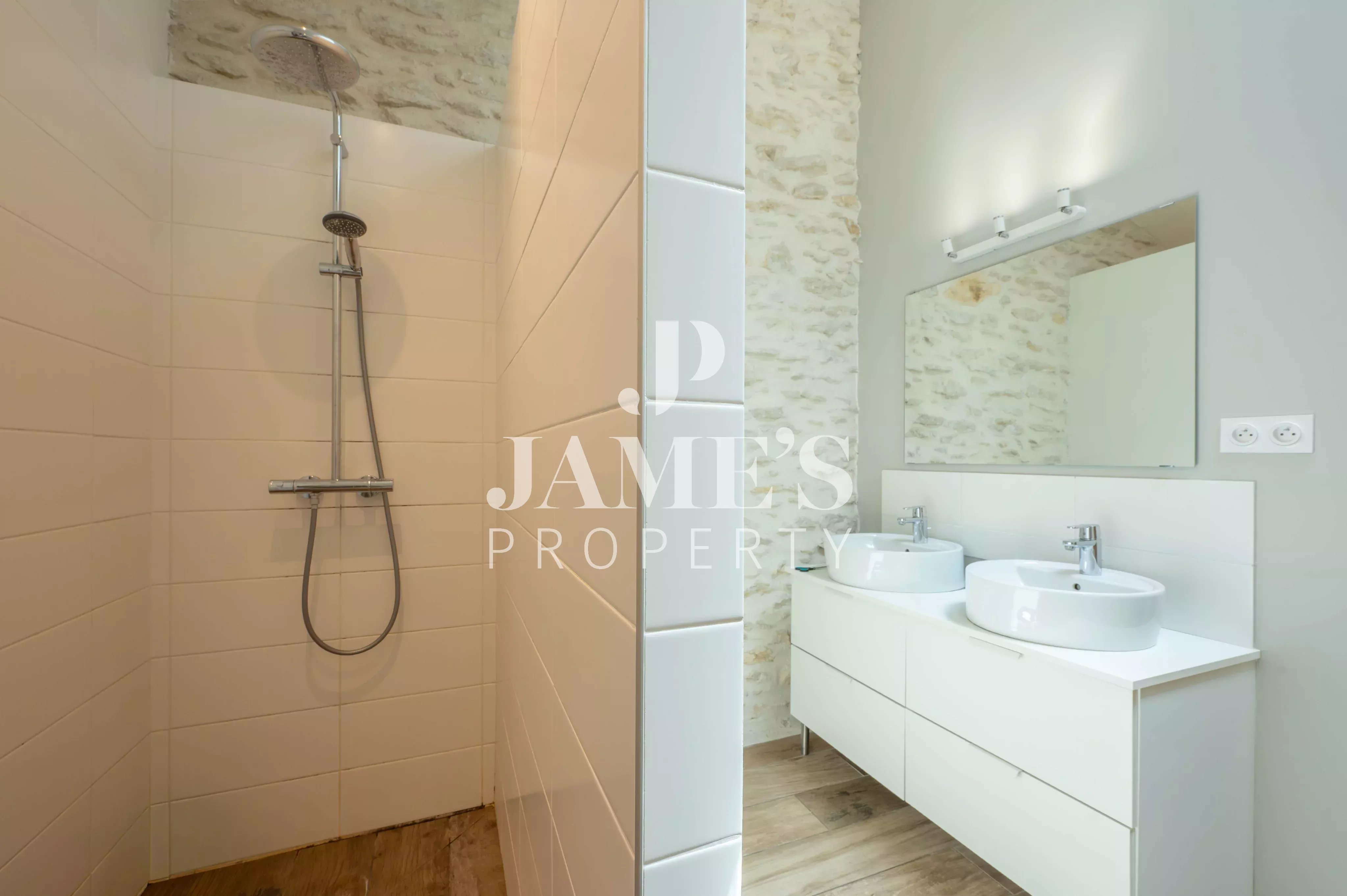Photo 6 — JAME'S PROPERTY