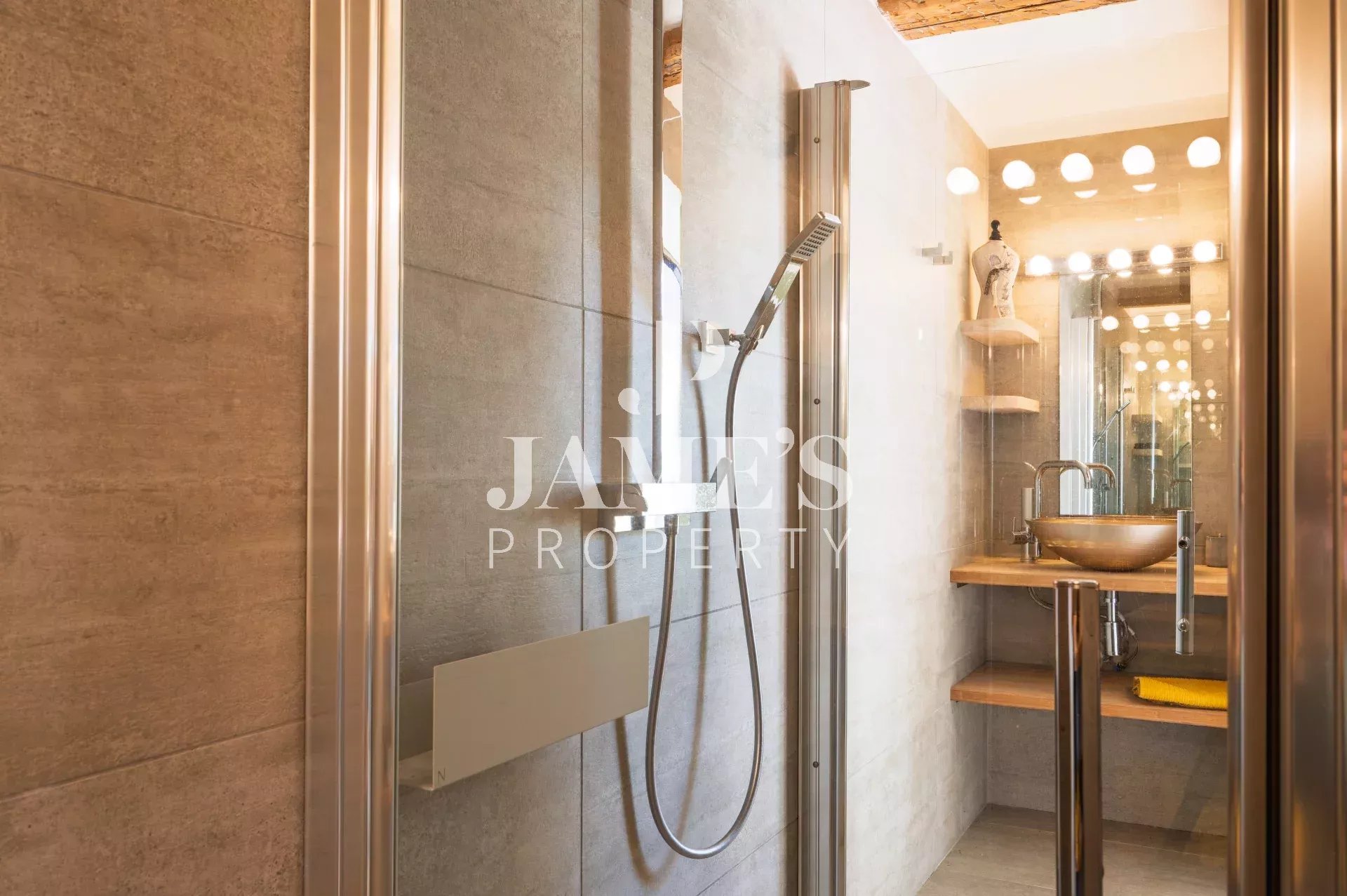 Photo 11 — JAME'S PROPERTY