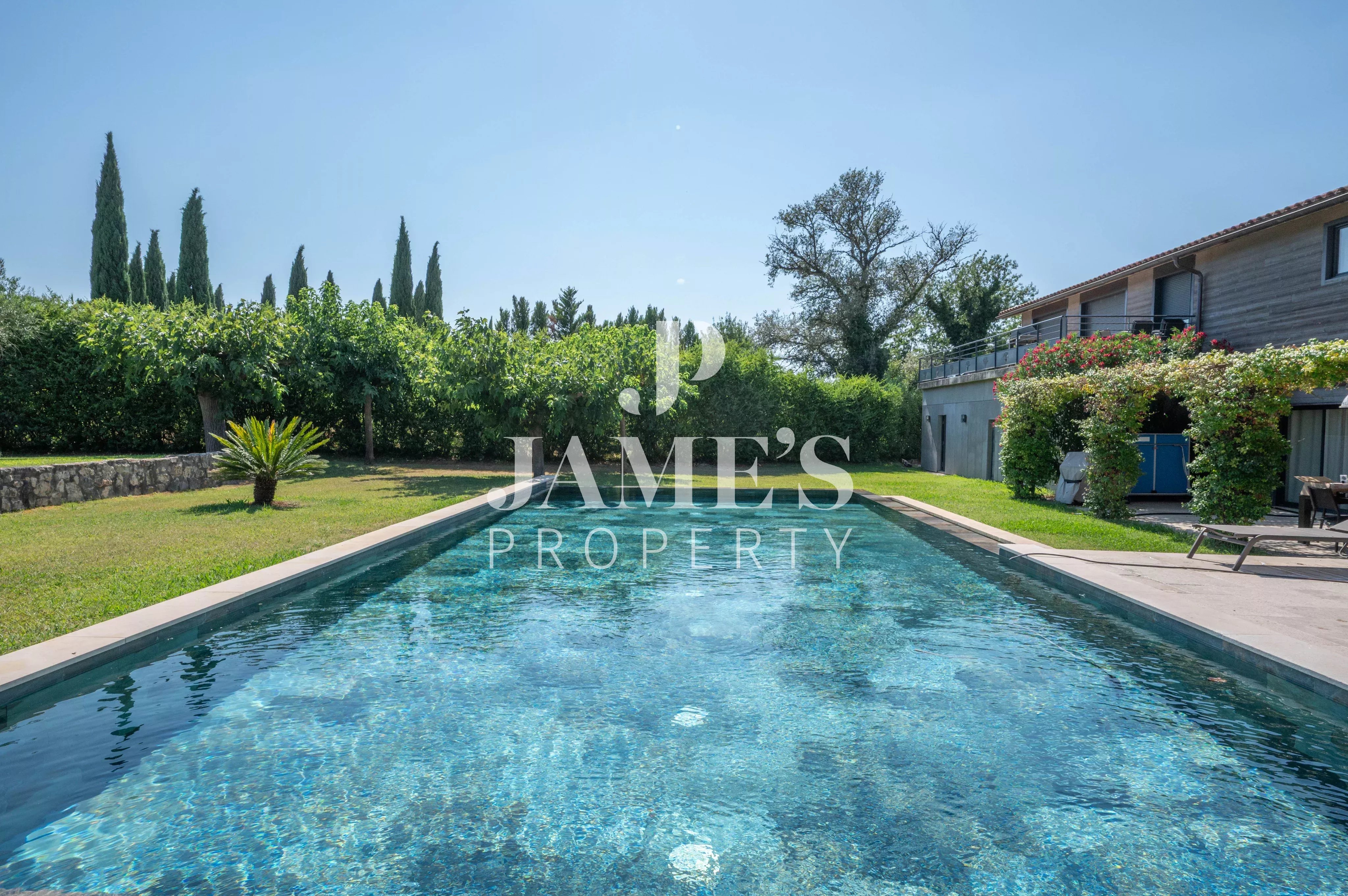 Photo 2 — JAME'S PROPERTY