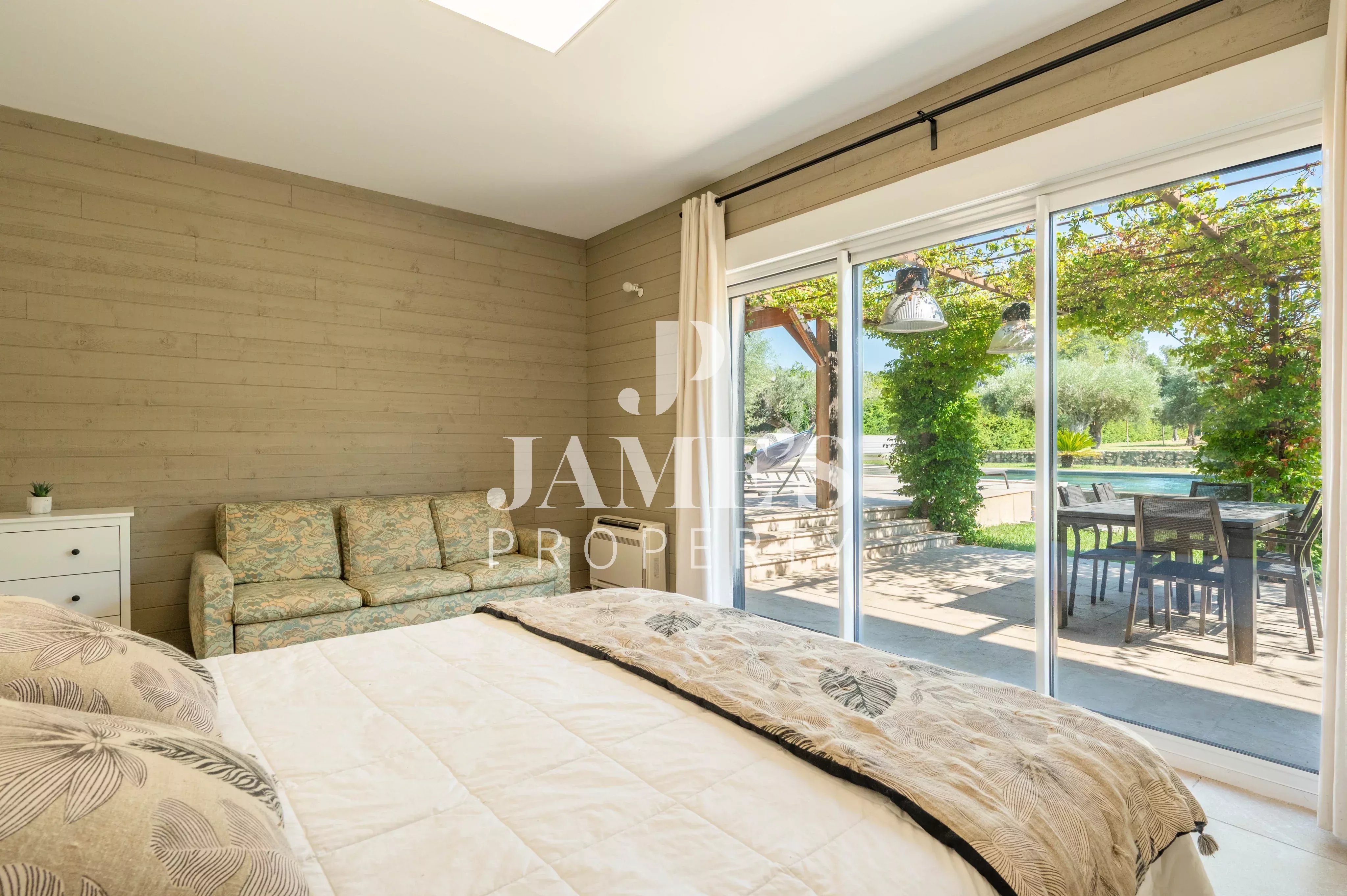 Photo 9 — JAME'S PROPERTY