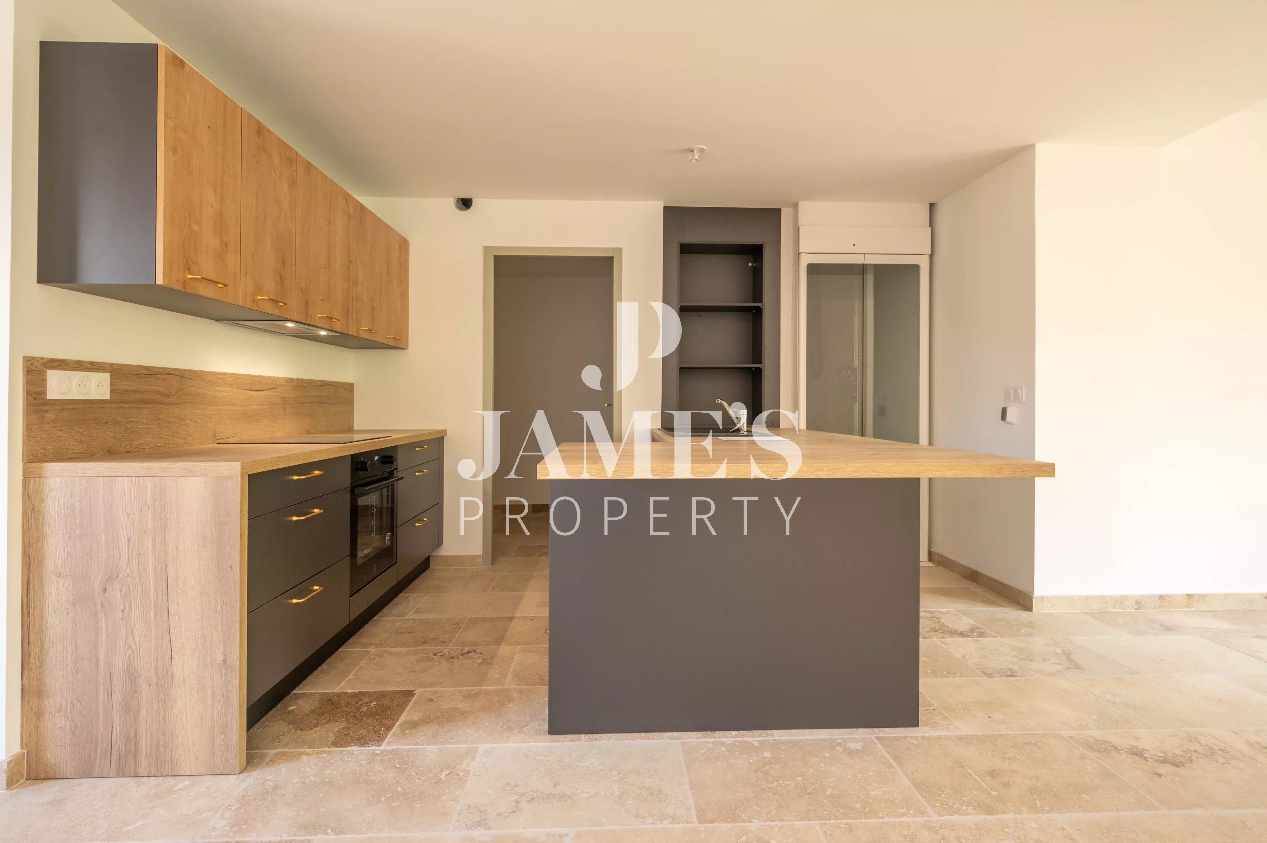 Photo 5 — JAME'S PROPERTY