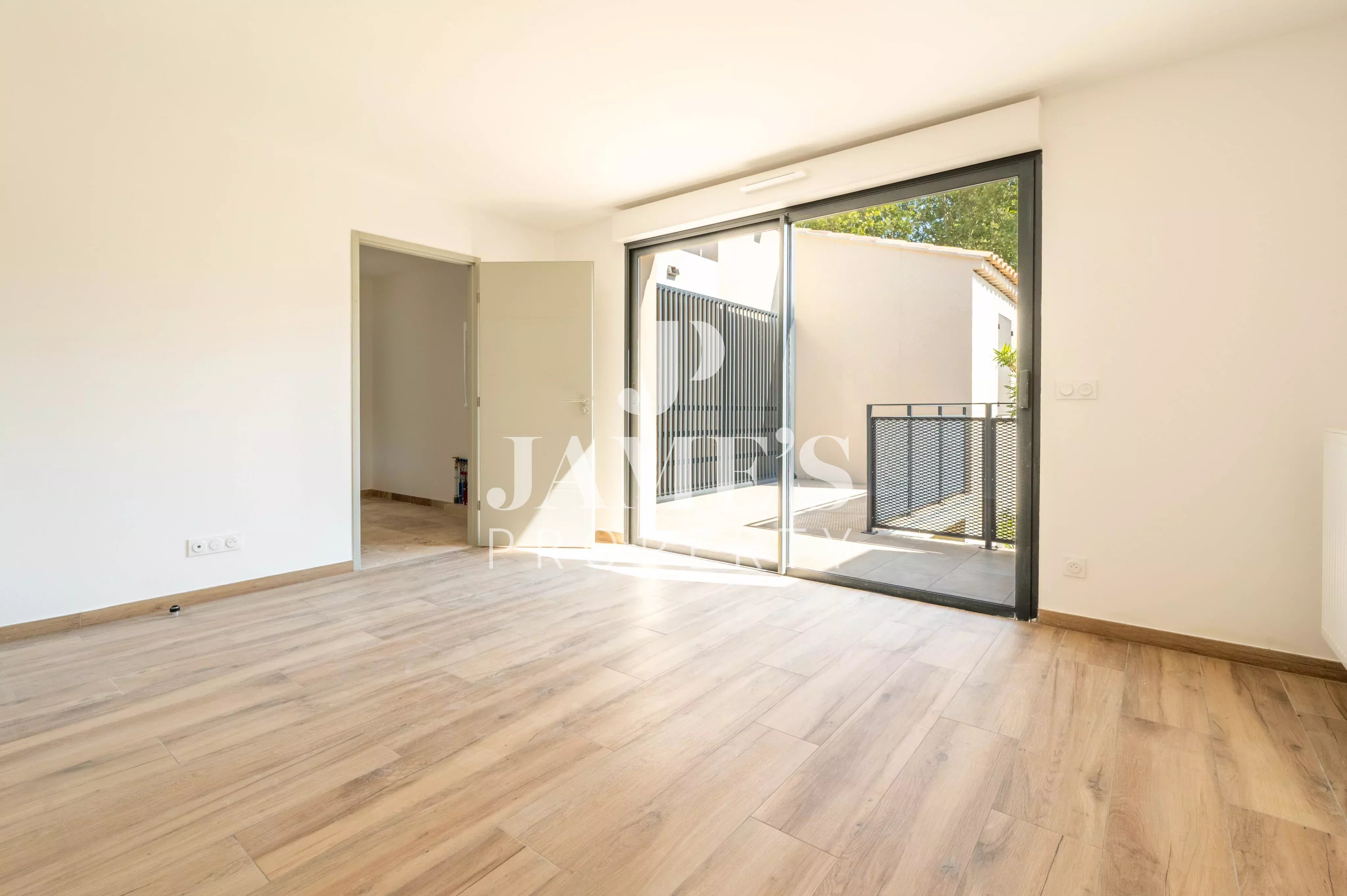 Photo 11 — JAME'S PROPERTY