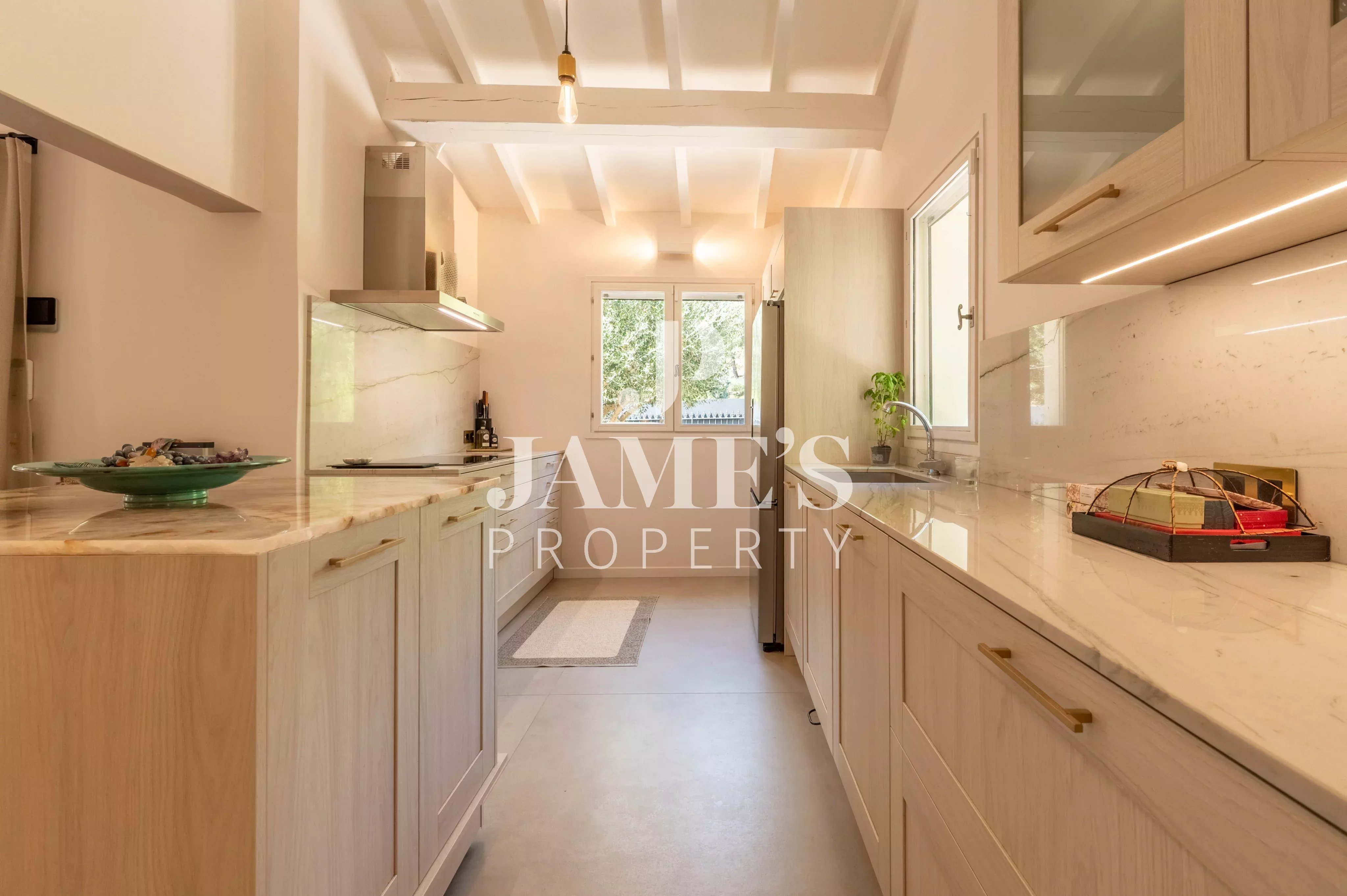 Photo 9 — JAME'S PROPERTY