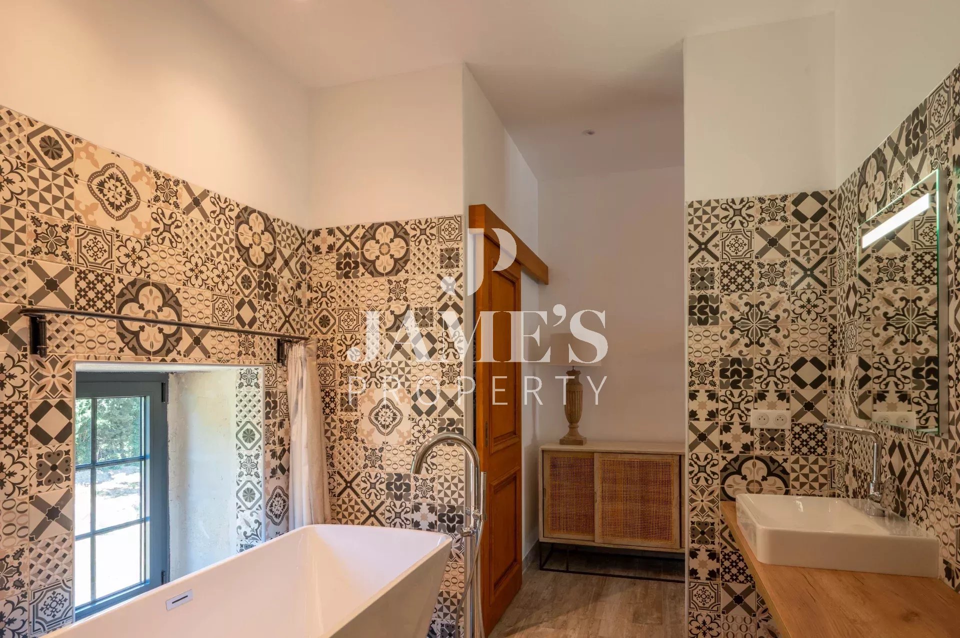 Photo 14 — JAME'S PROPERTY