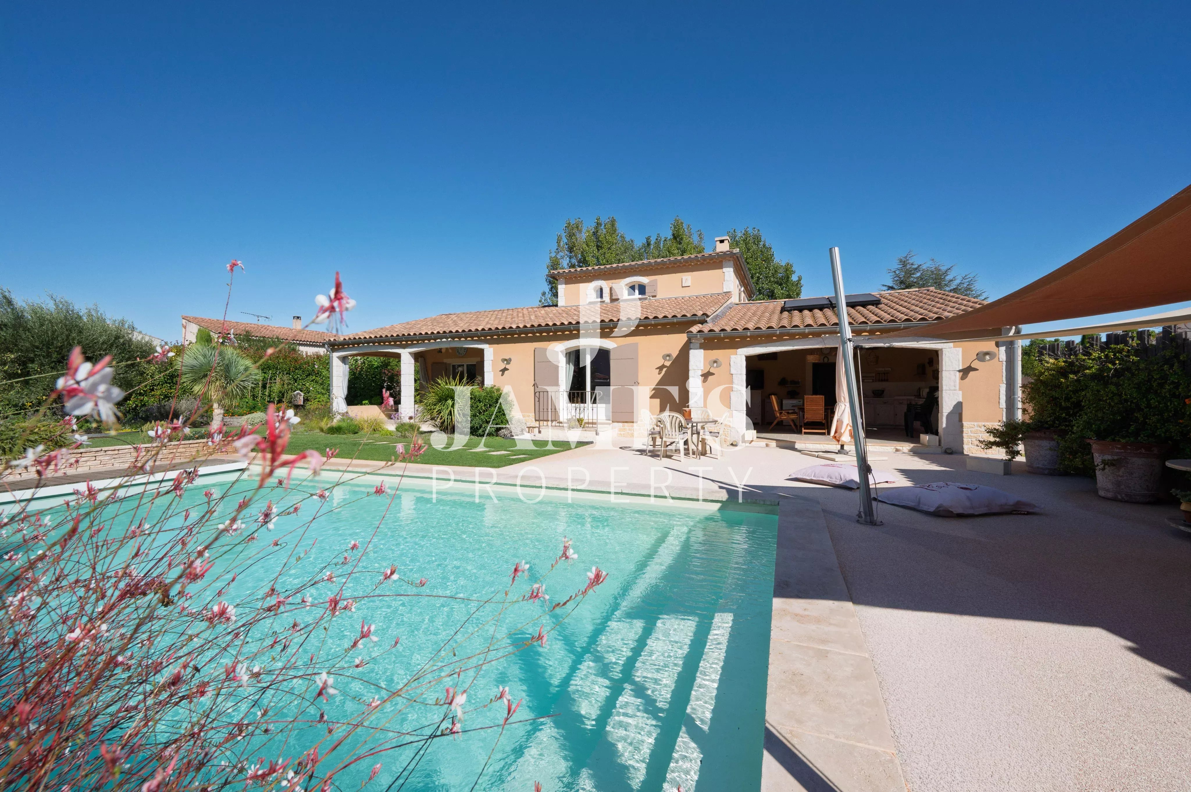 Photo 4 — JAME'S PROPERTY