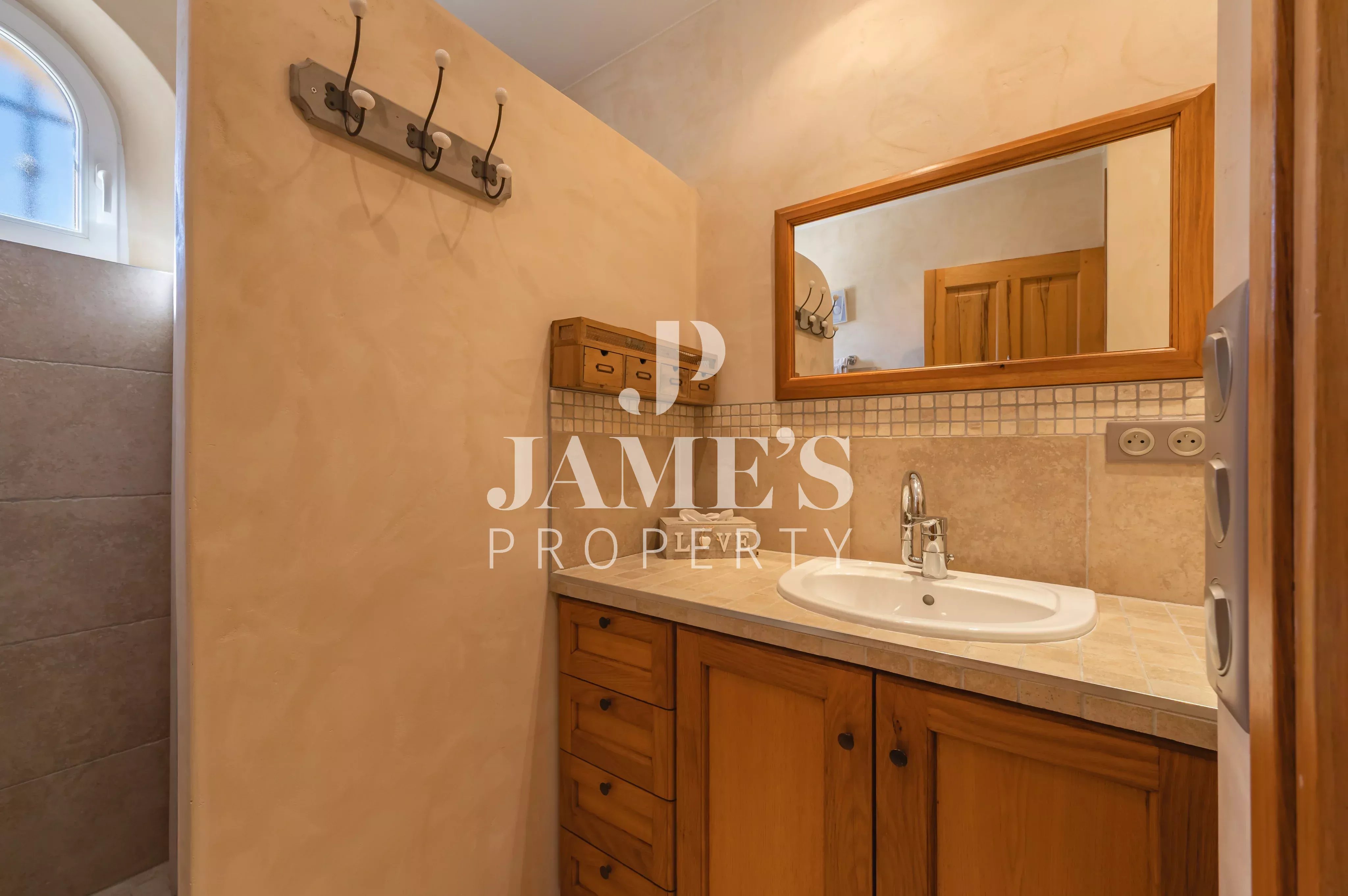 Photo 16 — JAME'S PROPERTY