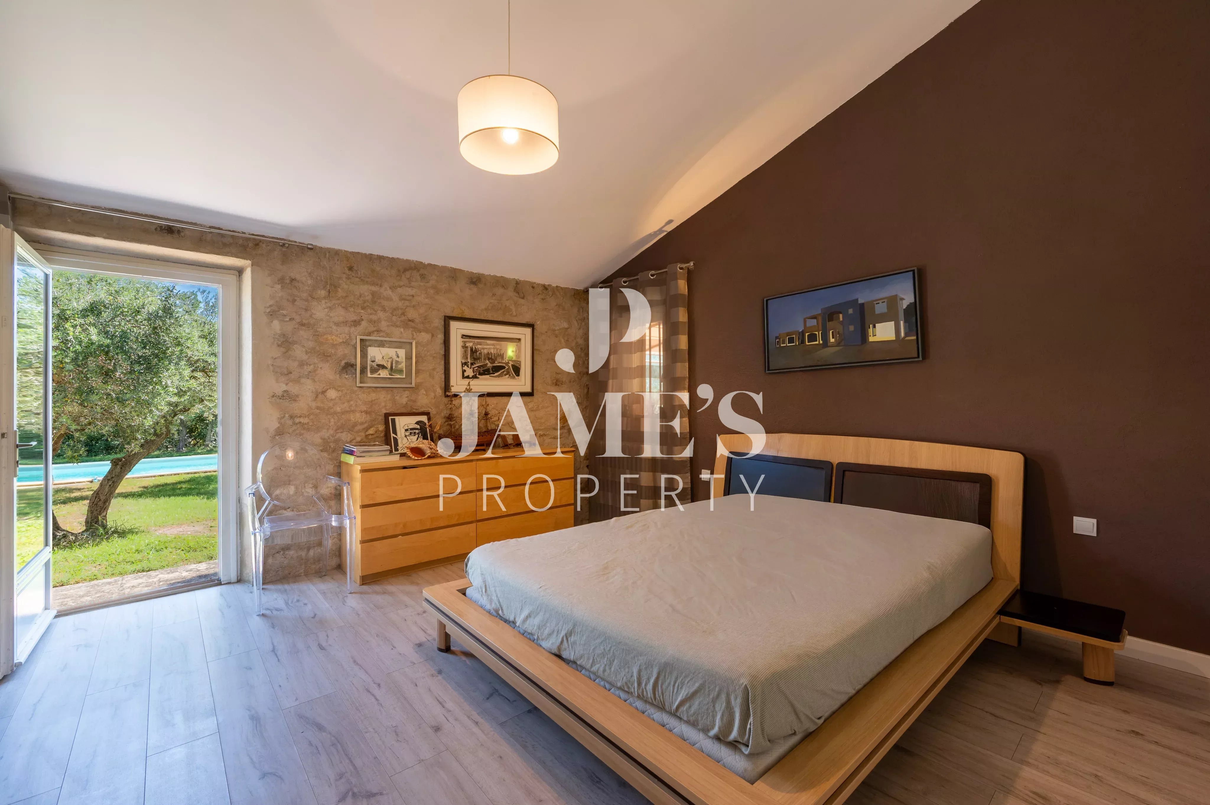 Photo 8 — JAME'S PROPERTY
