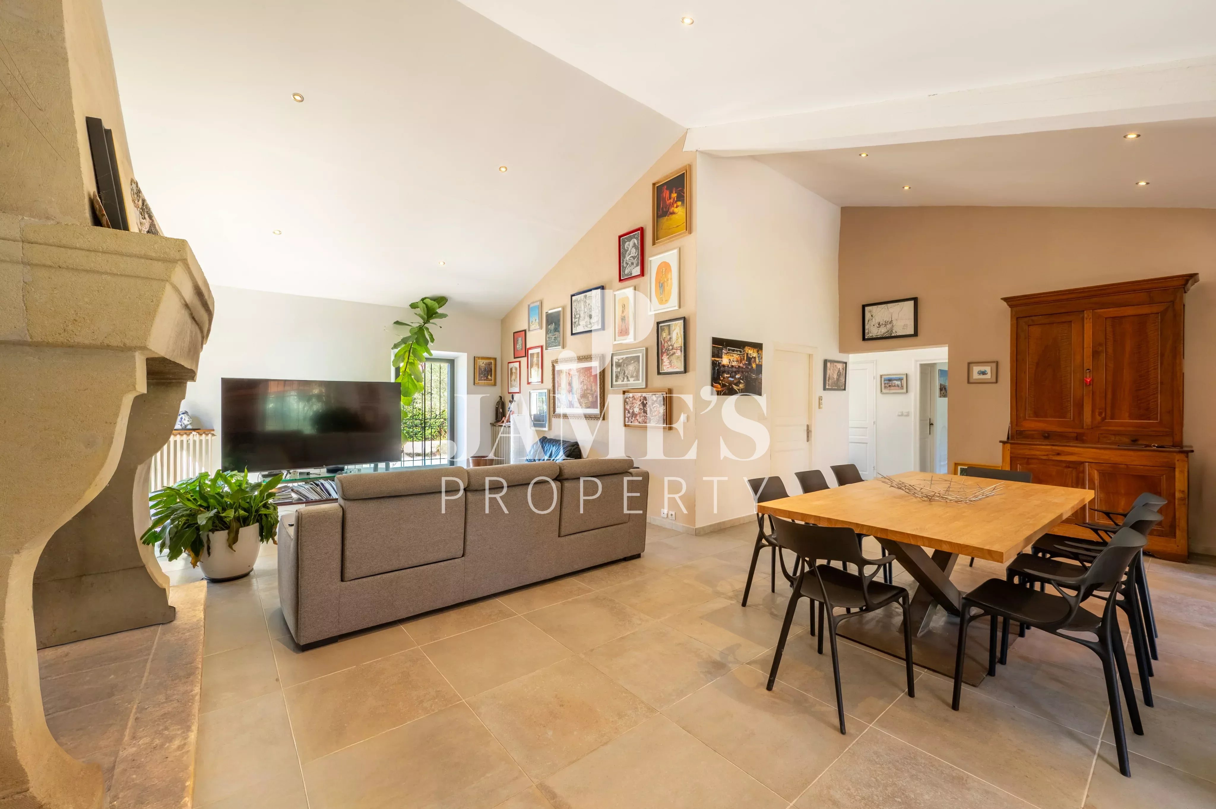 Photo 5 — JAME'S PROPERTY