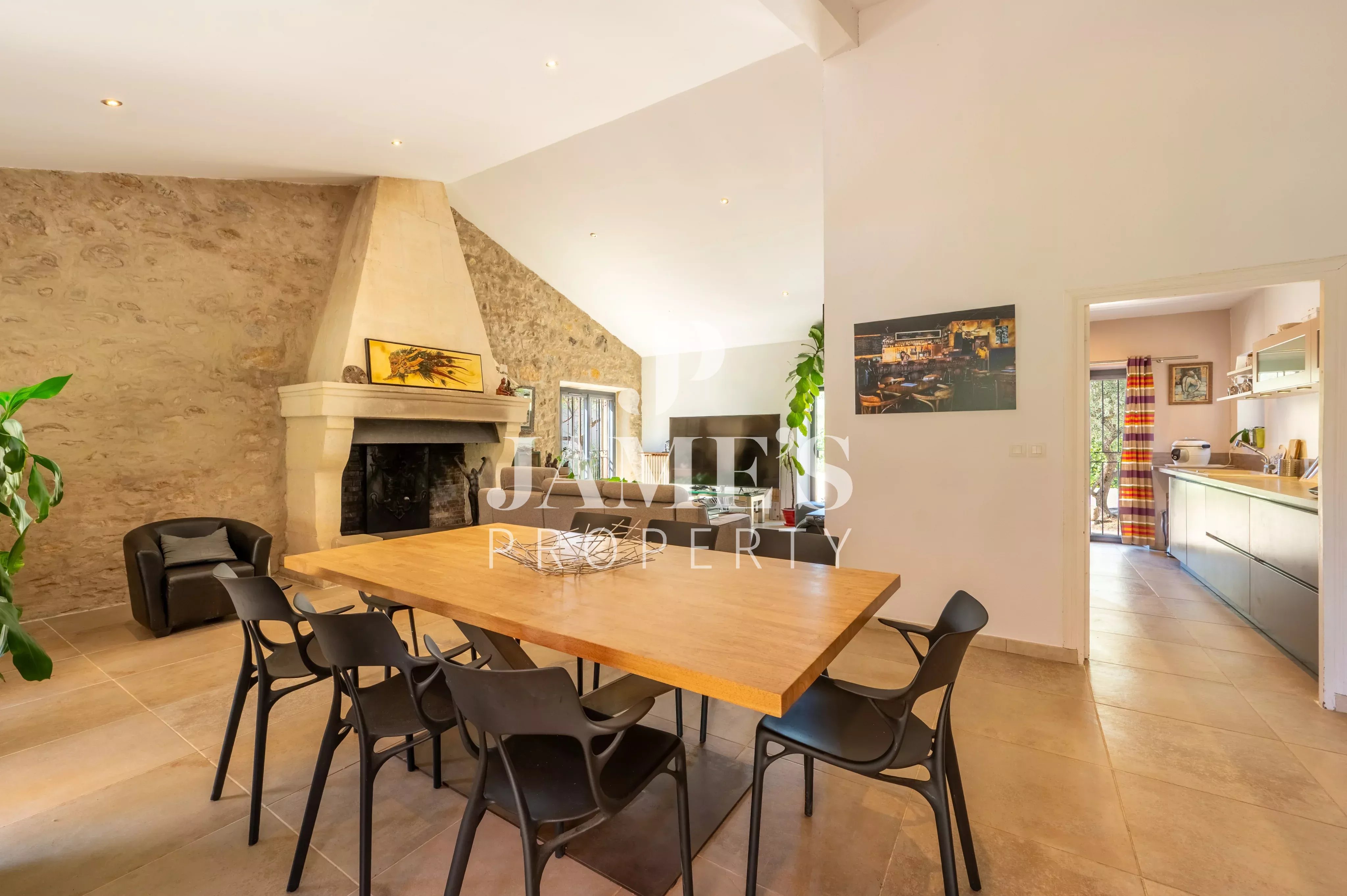 Photo 3 — JAME'S PROPERTY