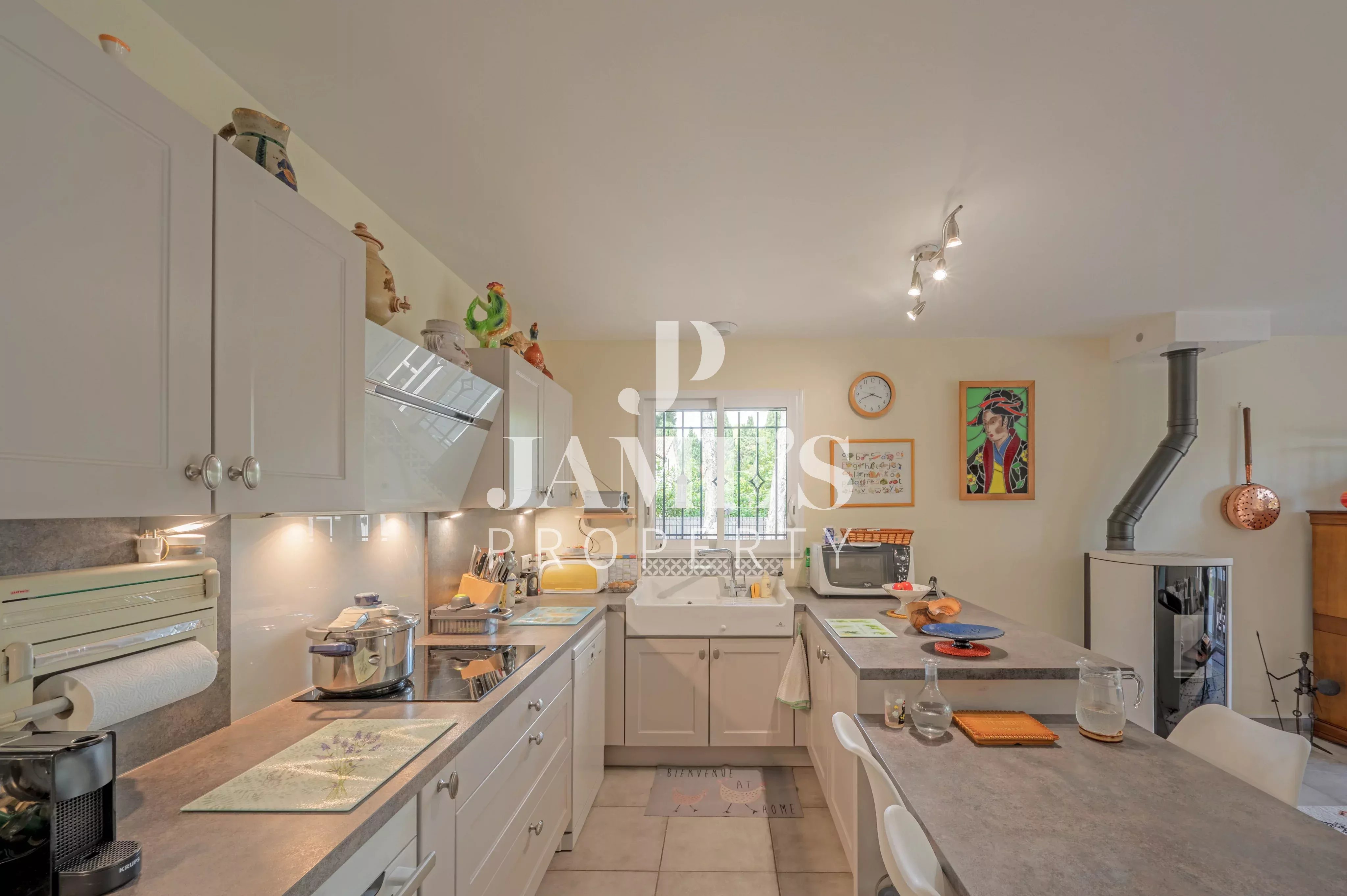 Photo 6 — JAME'S PROPERTY