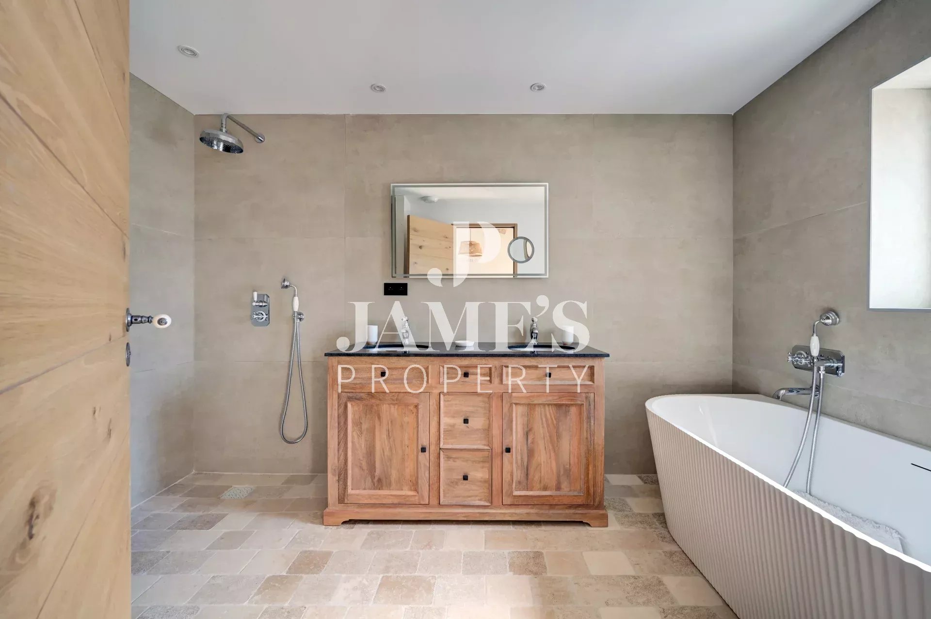 Photo 14 — JAME'S PROPERTY