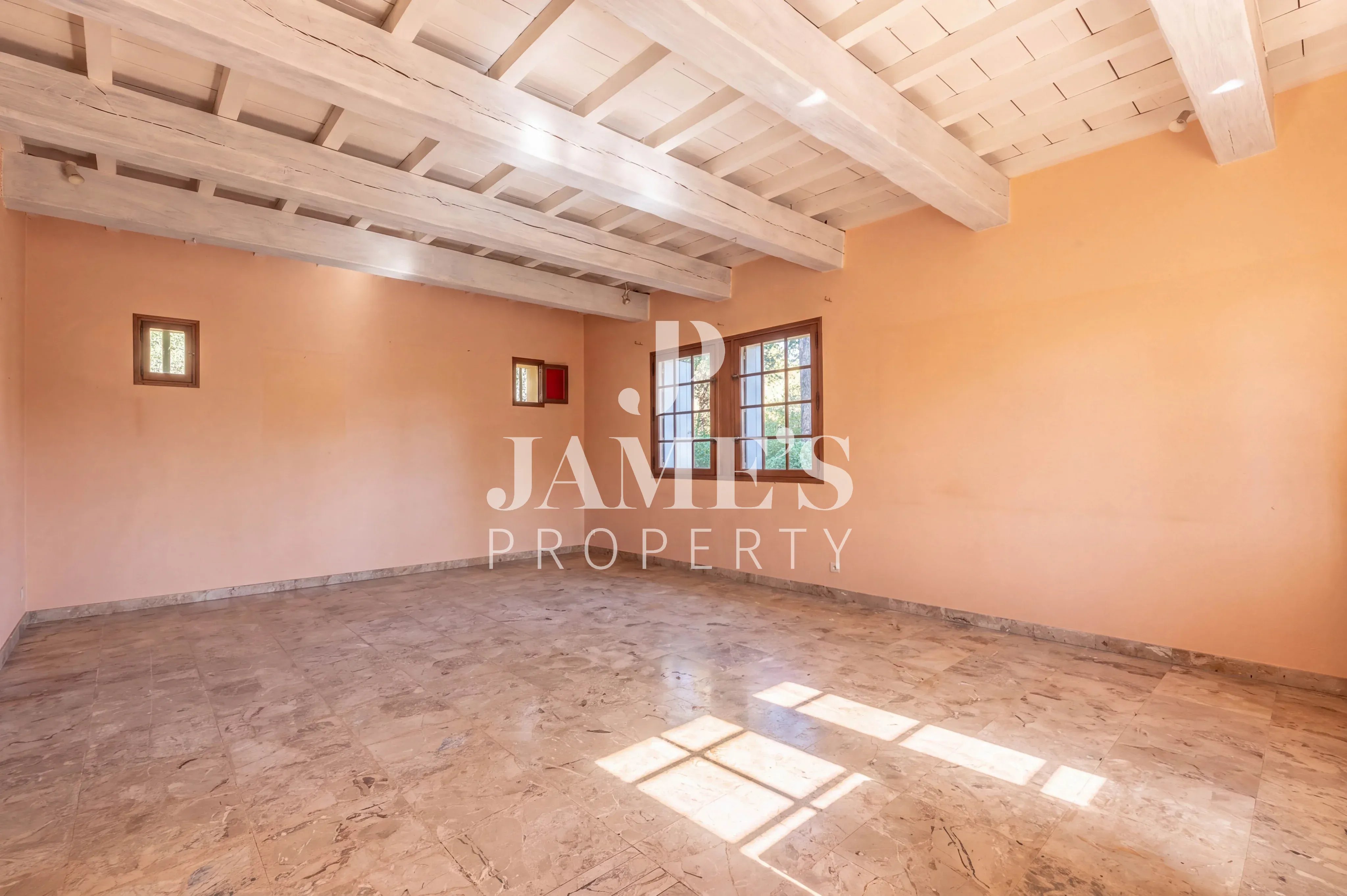 Photo 5 — JAME'S PROPERTY