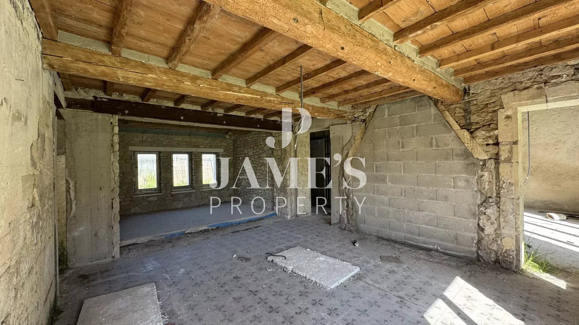 Photo 4 — JAME'S PROPERTY