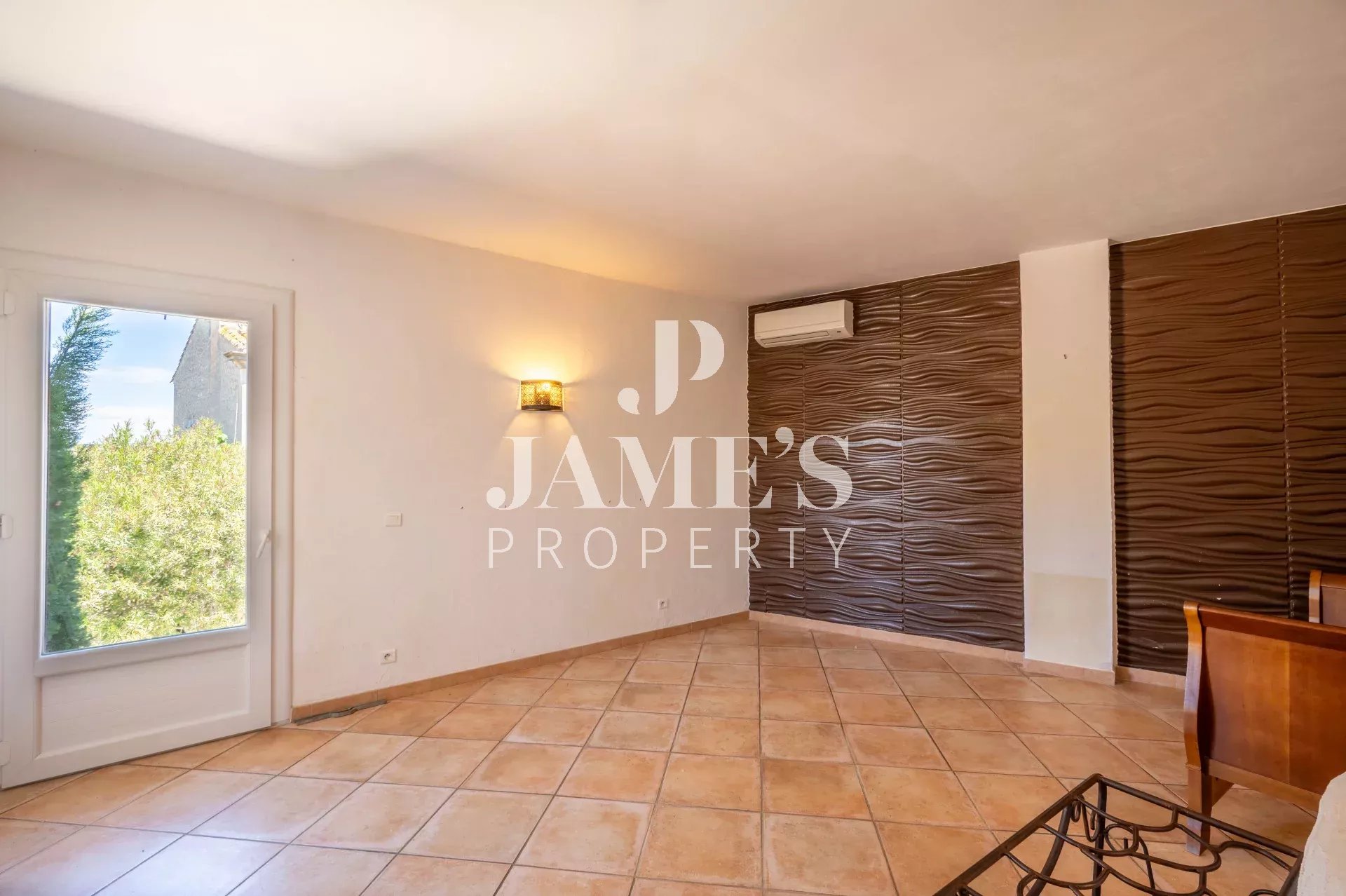 Photo 5 — JAME'S PROPERTY