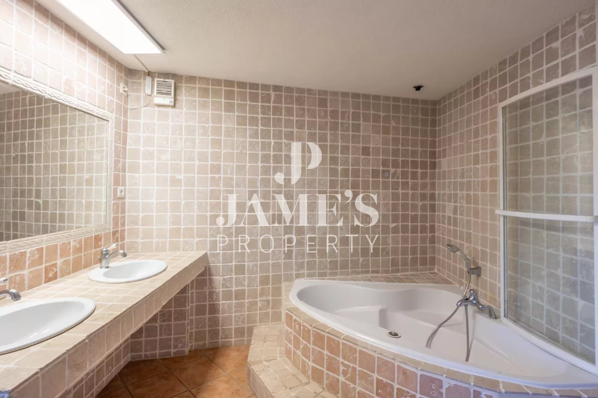 Photo 8 — JAME'S PROPERTY