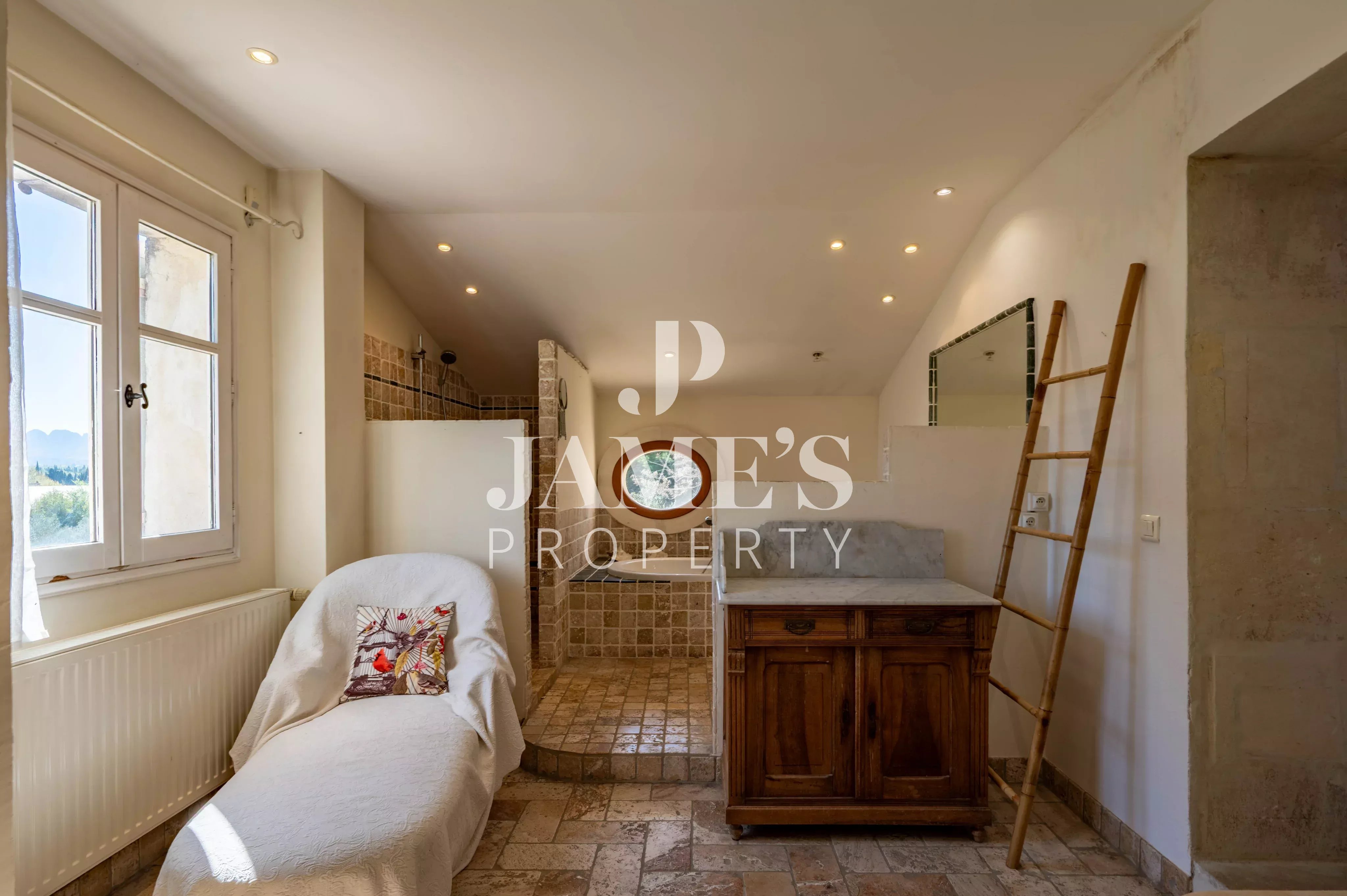 Photo 11 — JAME'S PROPERTY