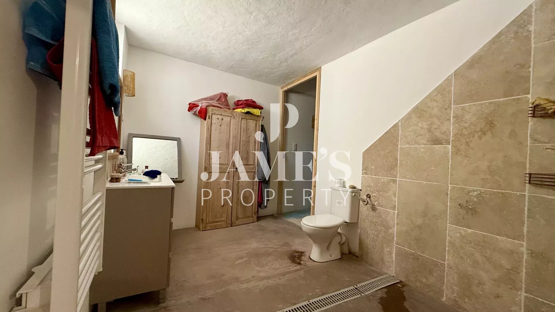 Photo 4 — JAME'S PROPERTY