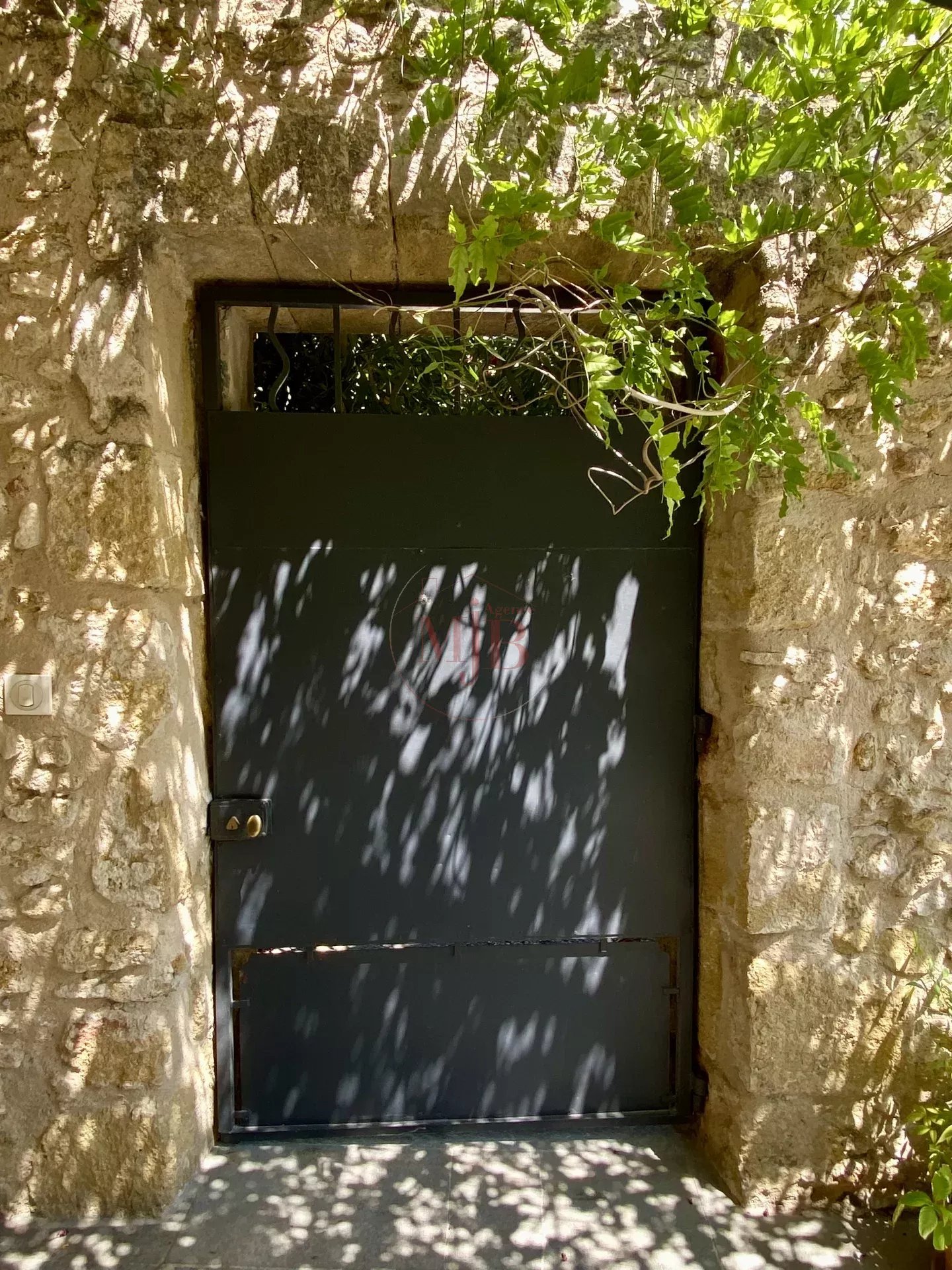 Photo 6 — Agence M.J.B