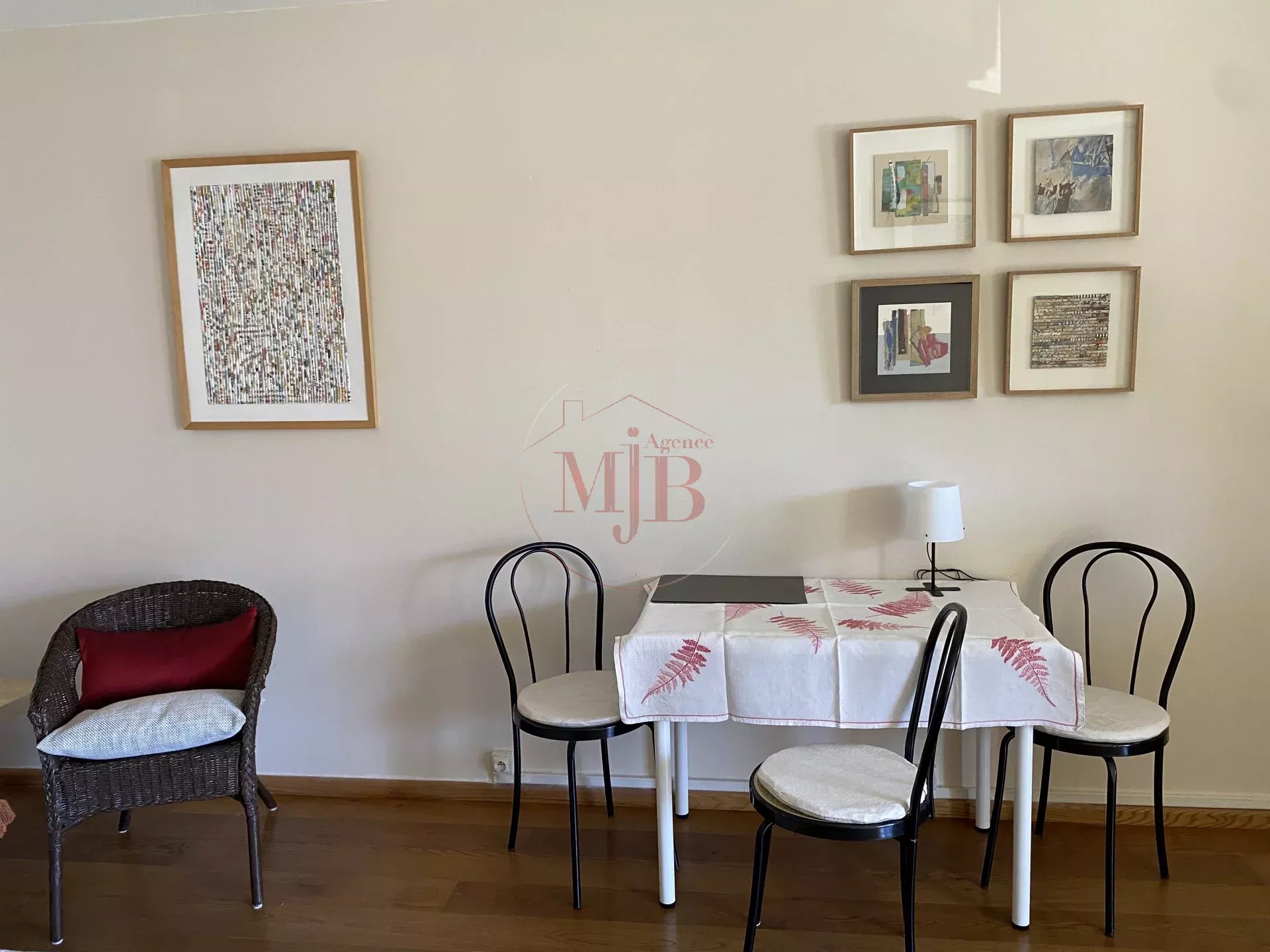 Photo 18 — Agence M.J.B