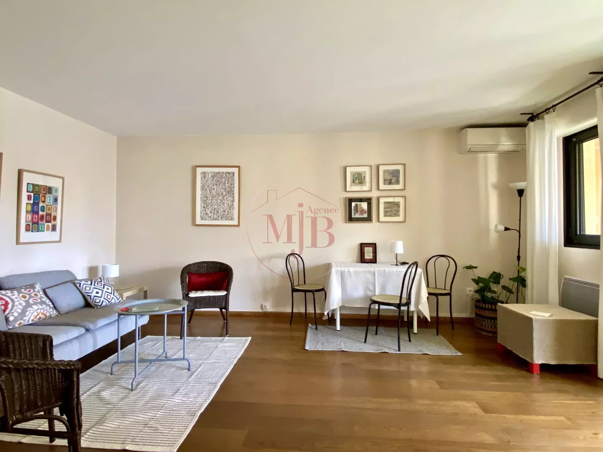 Photo 5 — Agence M.J.B