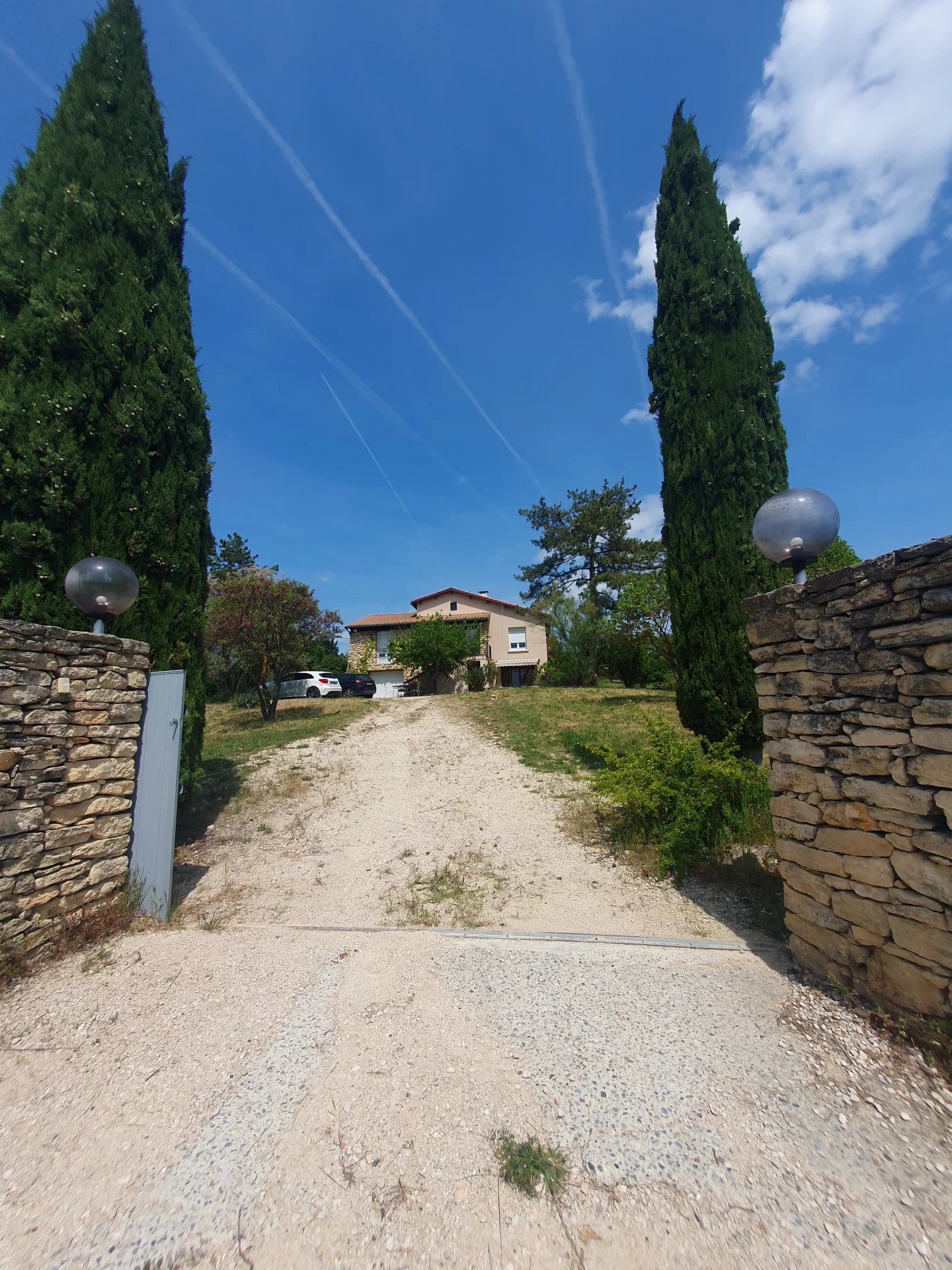 Photo 2 — ENTRE ALPILLES ET LUBERON