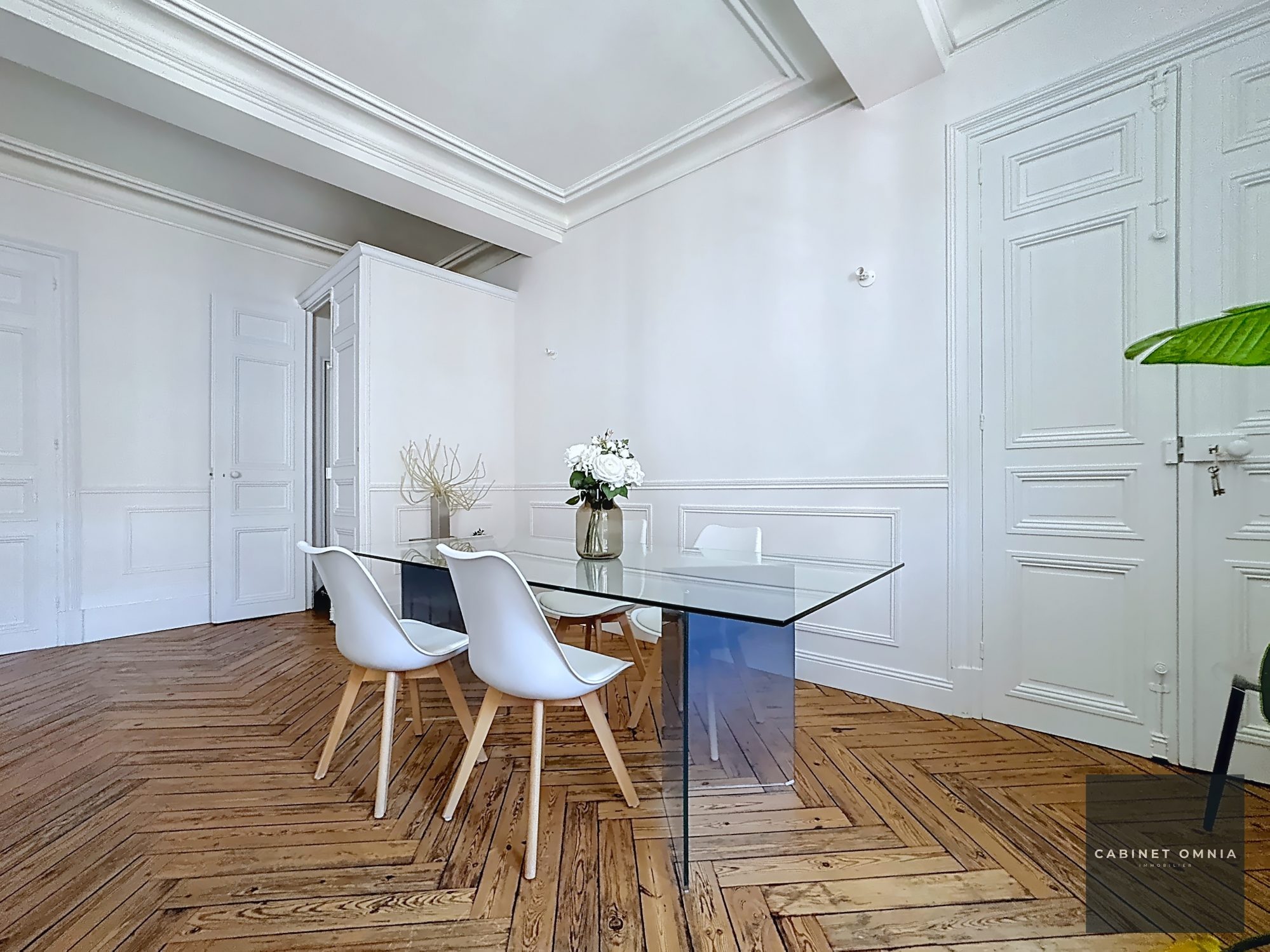 Photo 4 — Cabinet OMNIA
