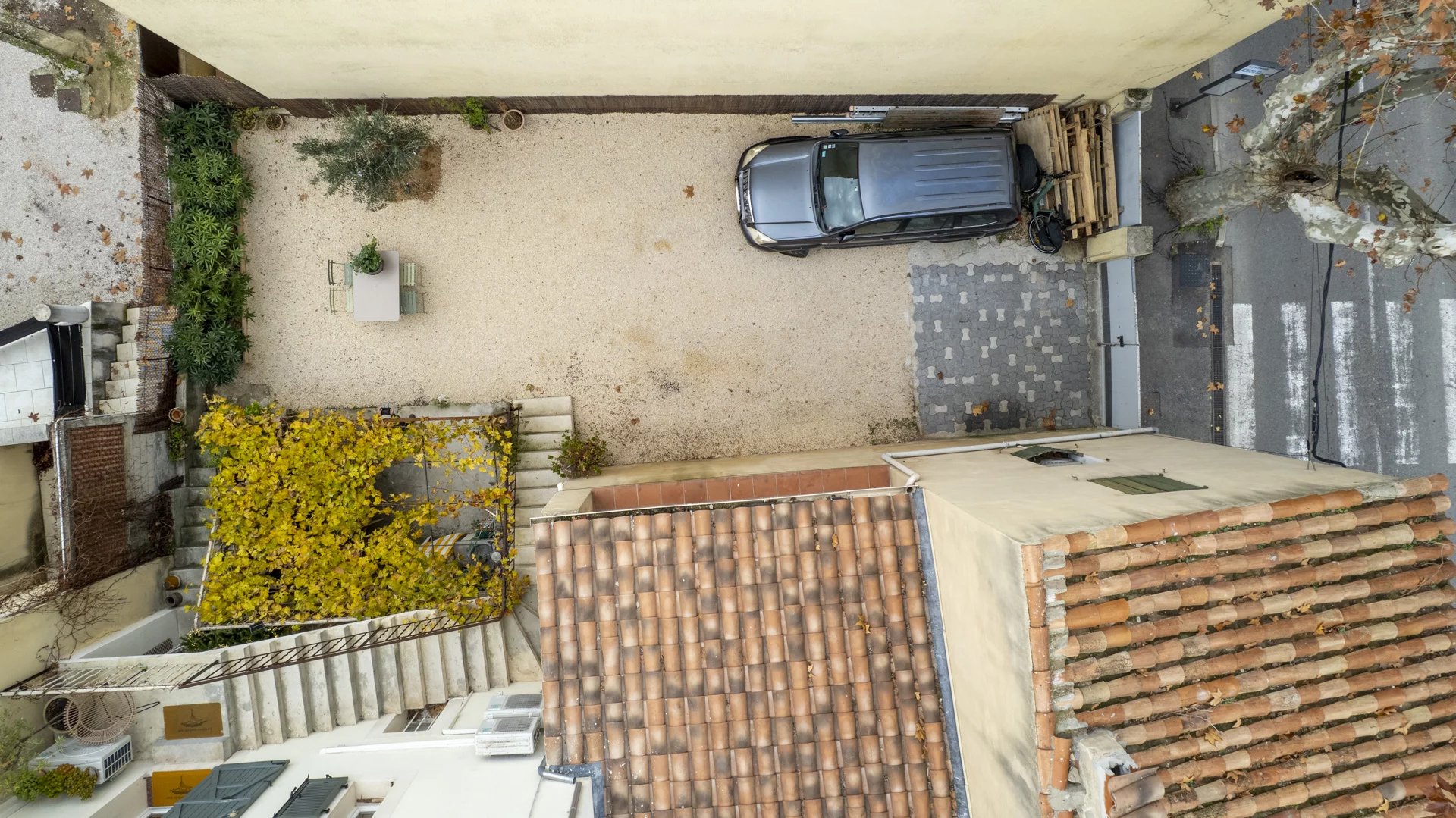 Photo 3 — PRIOR LUXURY HOUSE