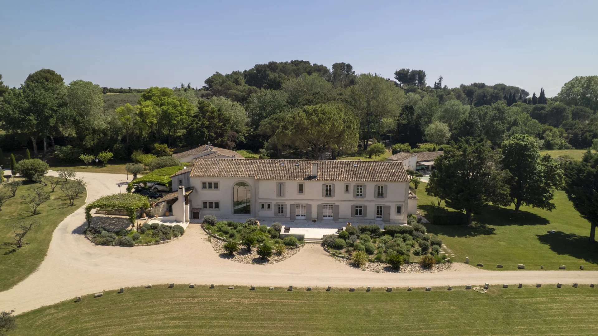 Photo 2 — PRIOR LUXURY HOUSE