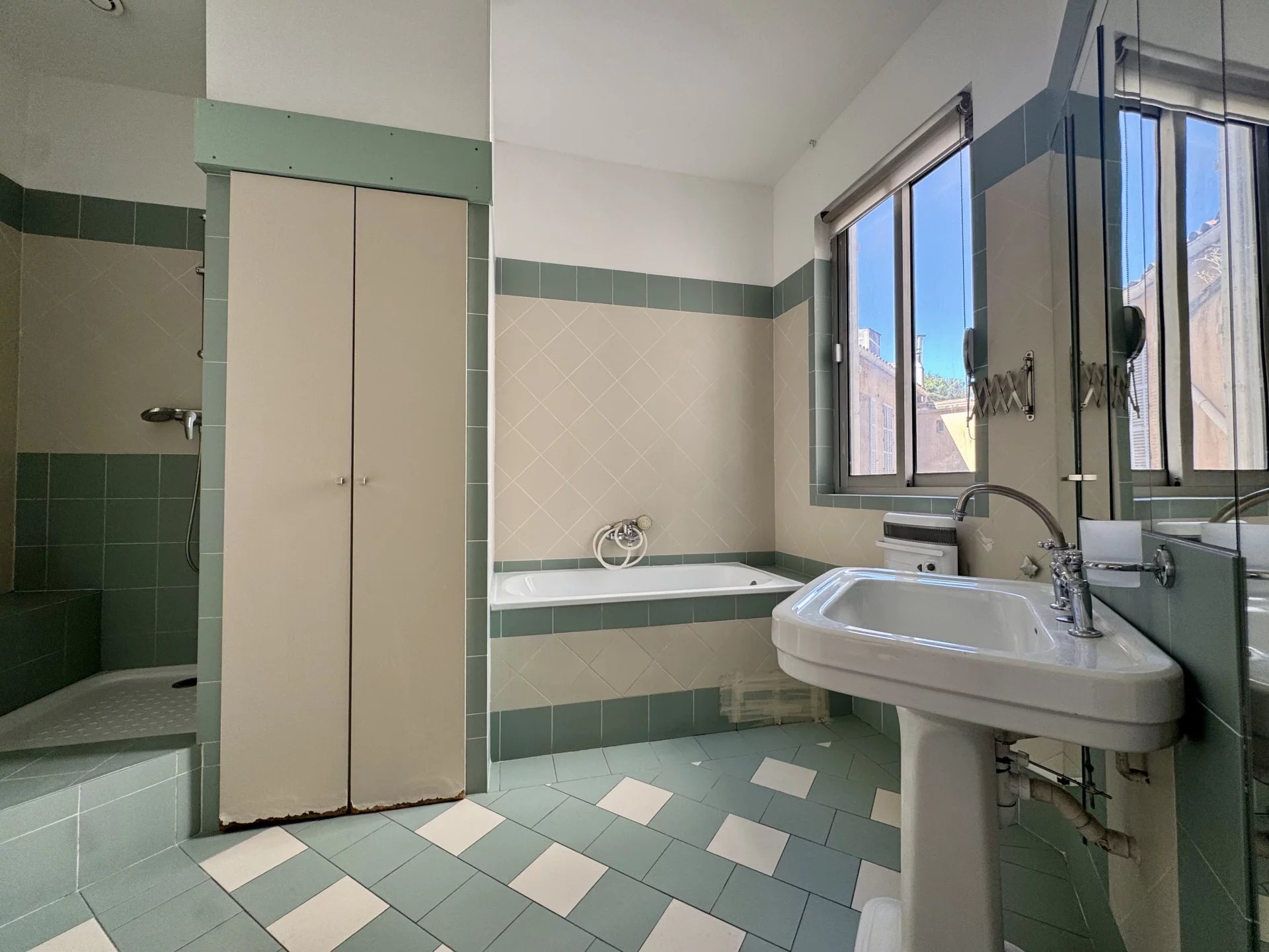 Photo 13 — PRIOR LUXURY HOUSE