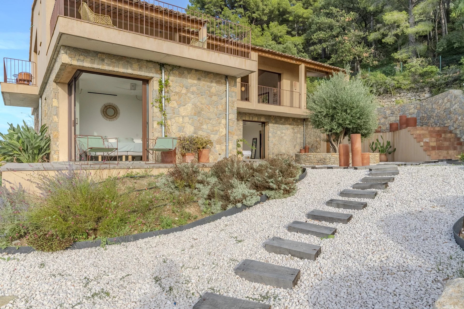 Photo 7 — PRIOR LUXURY HOUSE