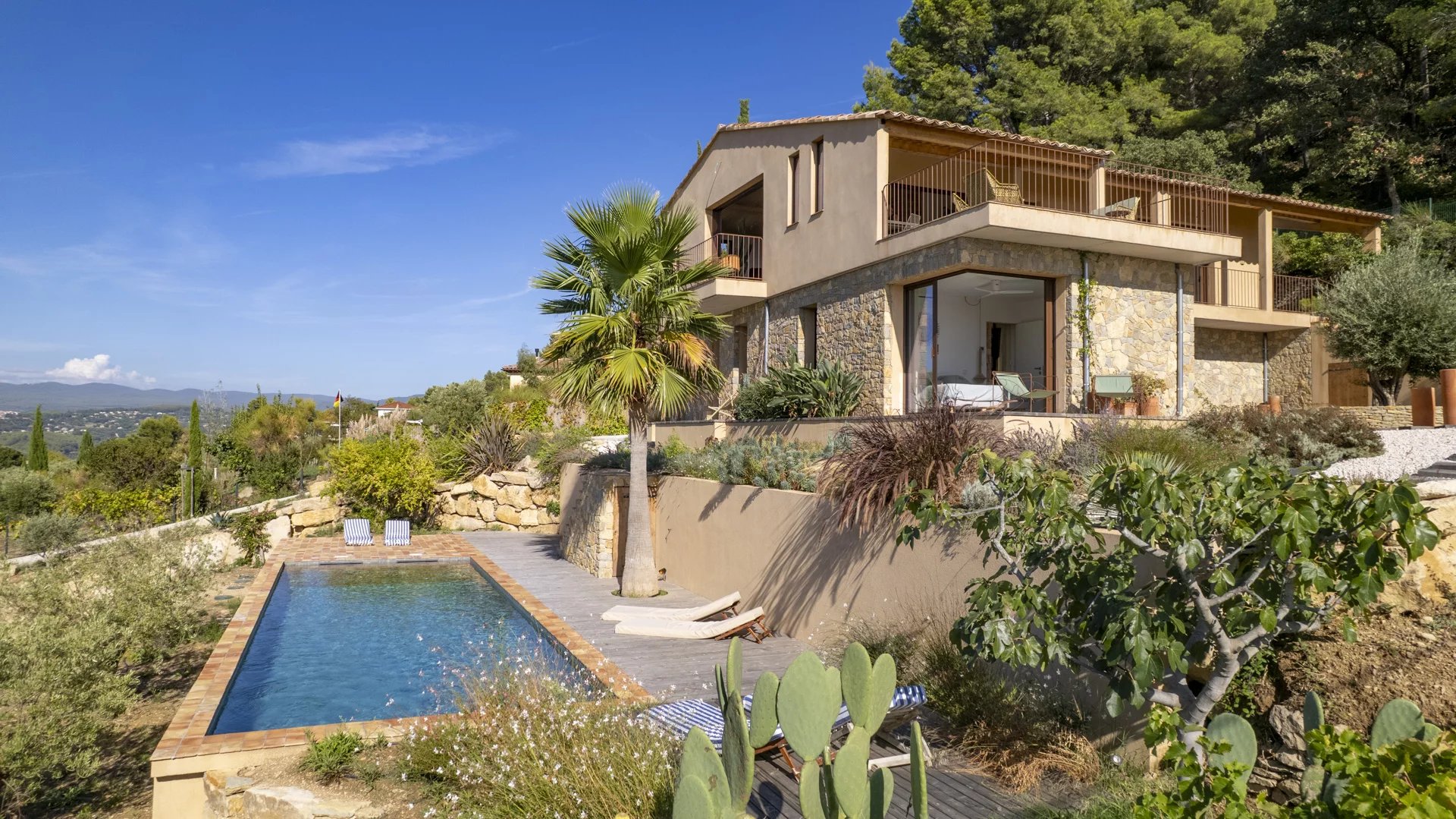 Photo 4 — PRIOR LUXURY HOUSE