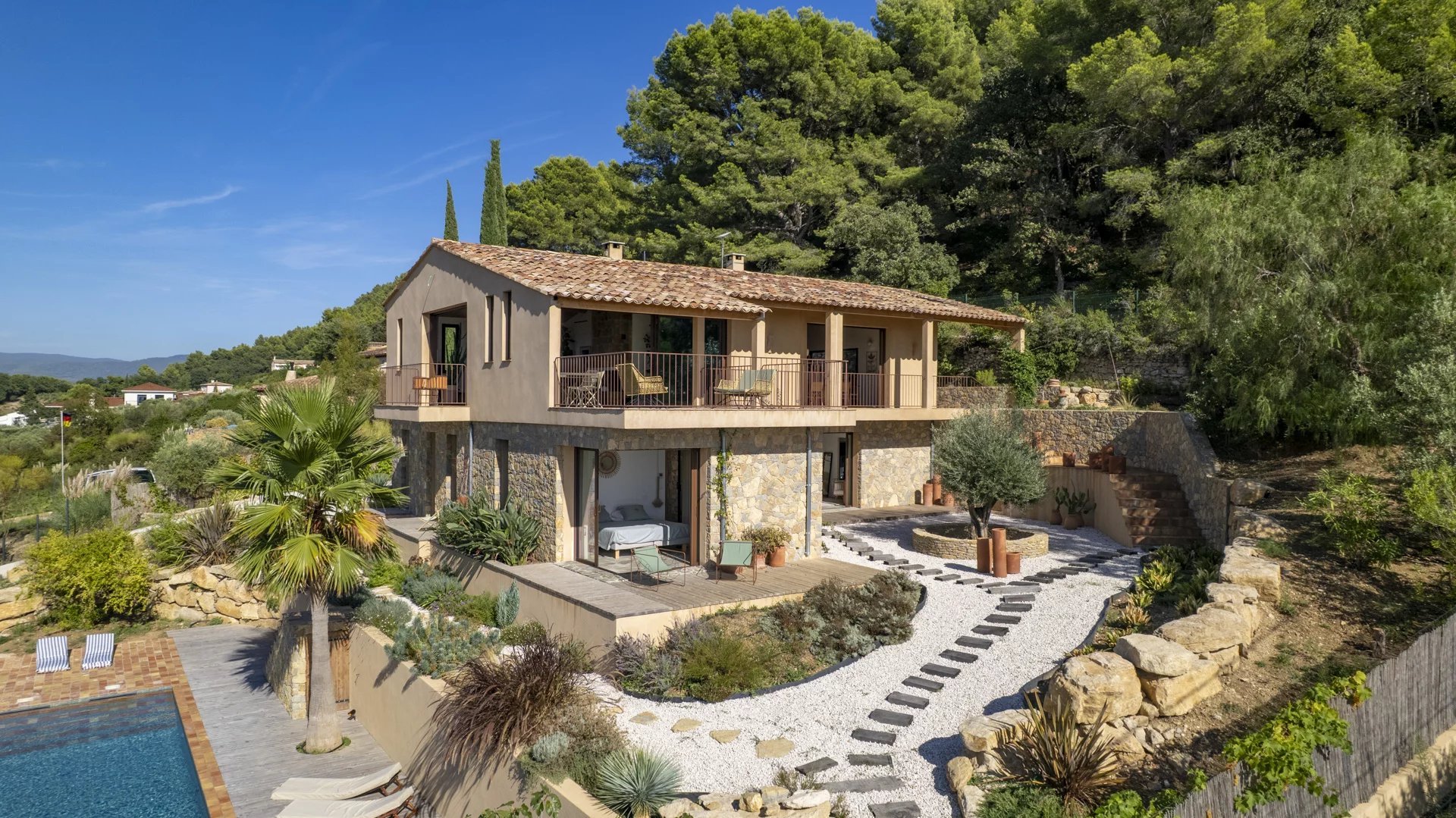 Photo 3 — PRIOR LUXURY HOUSE