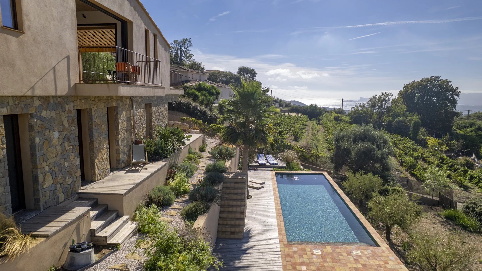 Photo 5 — PRIOR LUXURY HOUSE