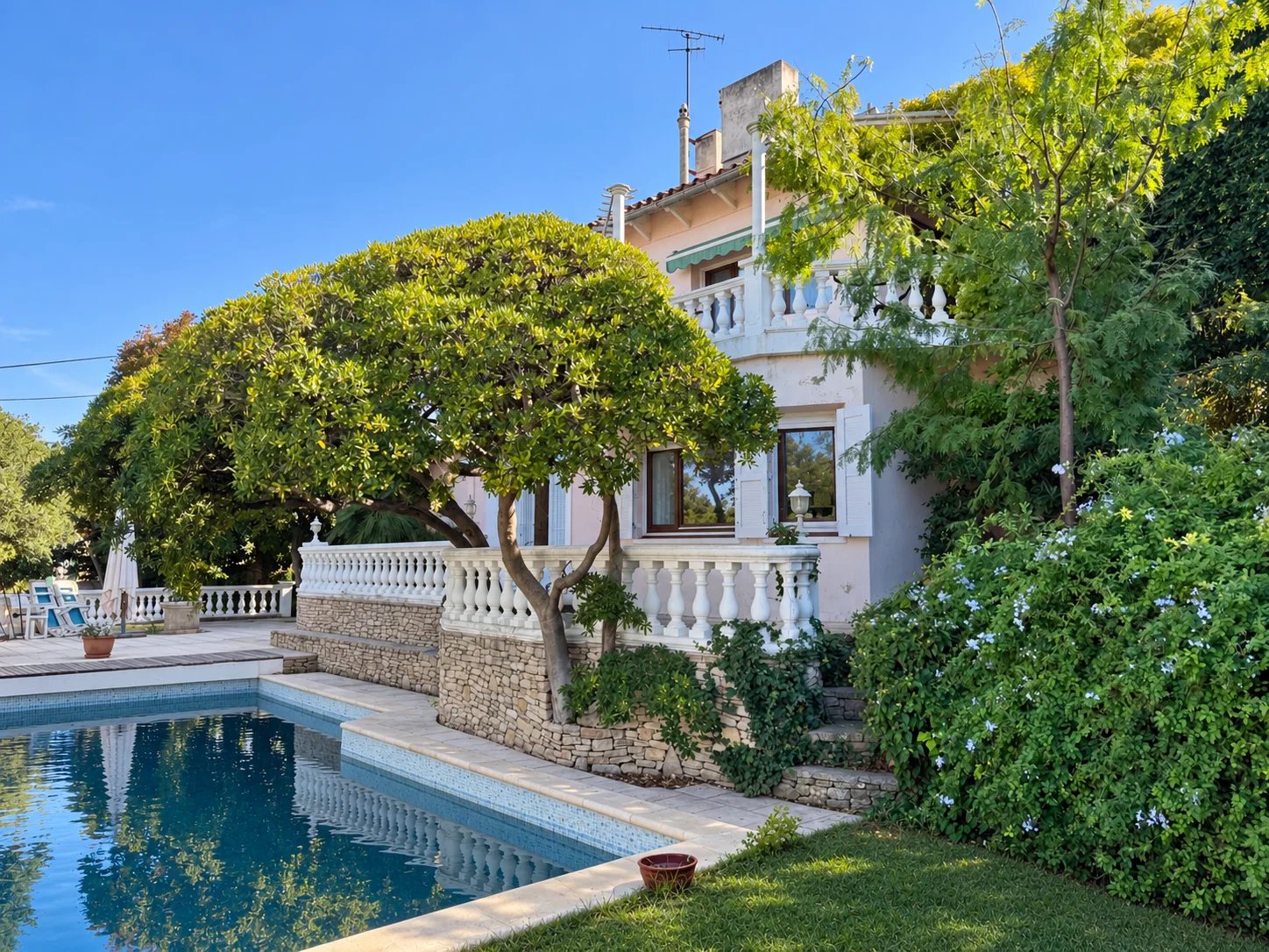 Photo 4 — PRIOR LUXURY HOUSE