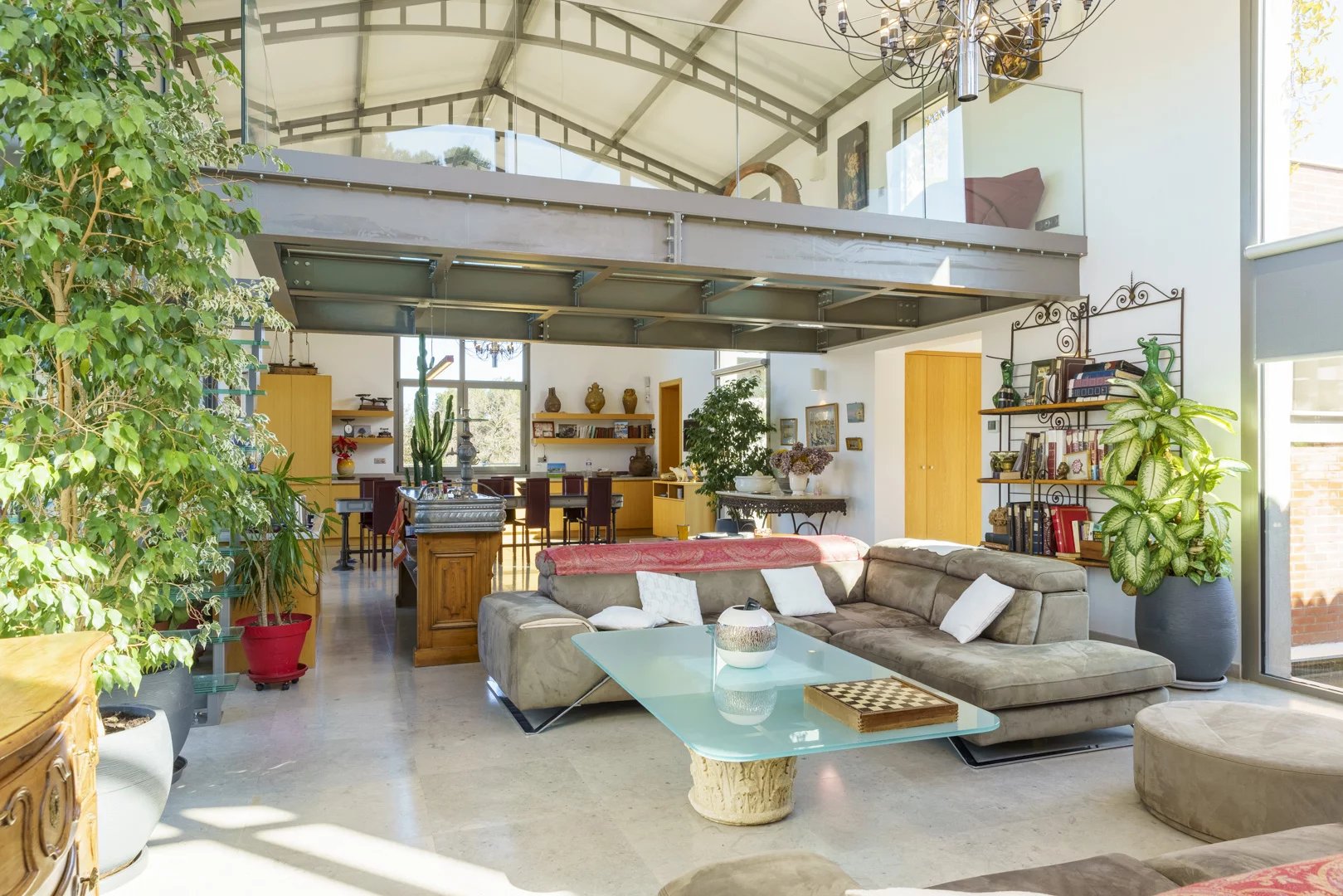 Photo 7 — PRIOR LUXURY HOUSE