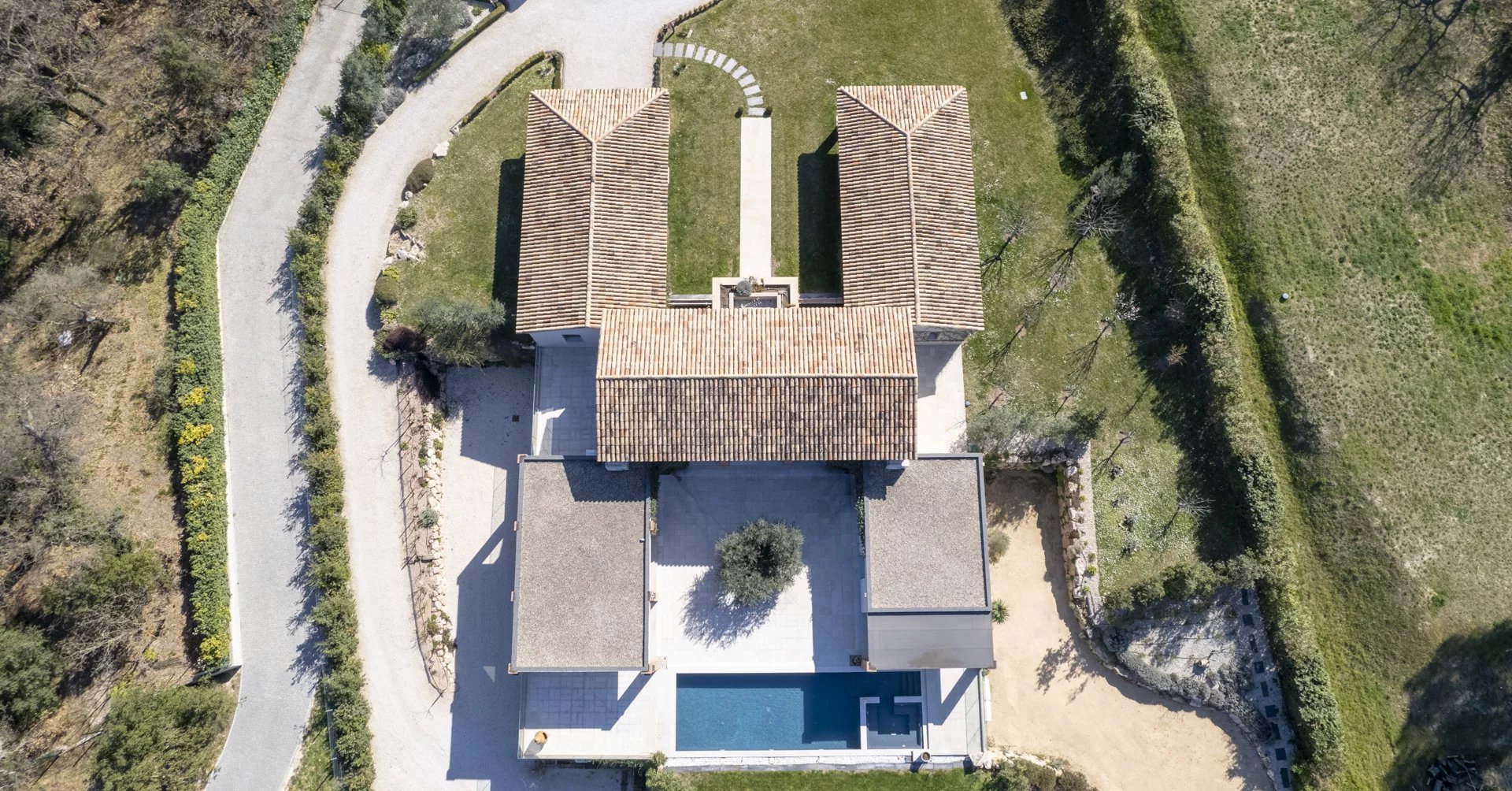Photo 3 — PRIOR LUXURY HOUSE