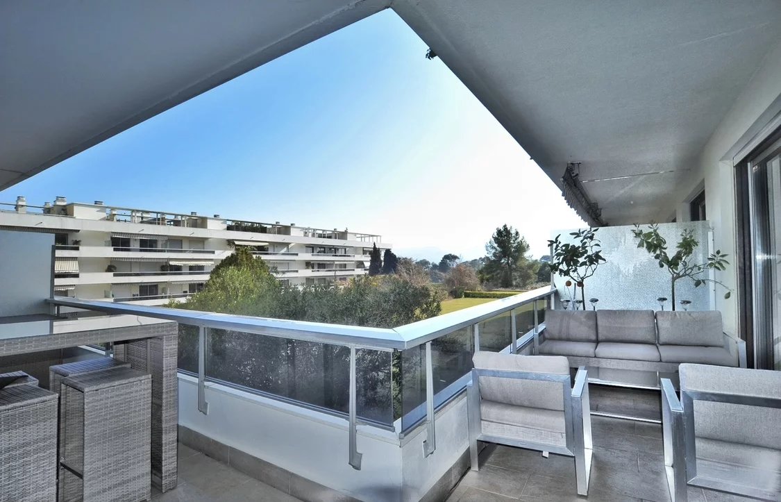Photo 2 — PRIOR LUXURY HOUSE