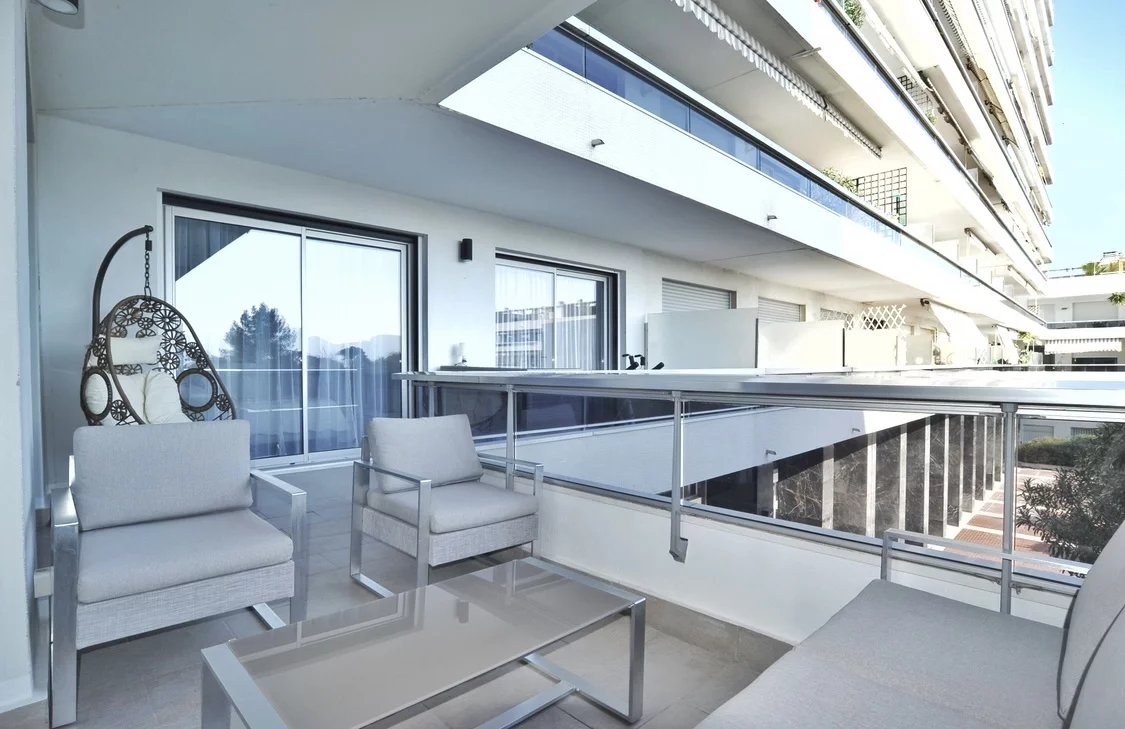 Photo 3 — PRIOR LUXURY HOUSE