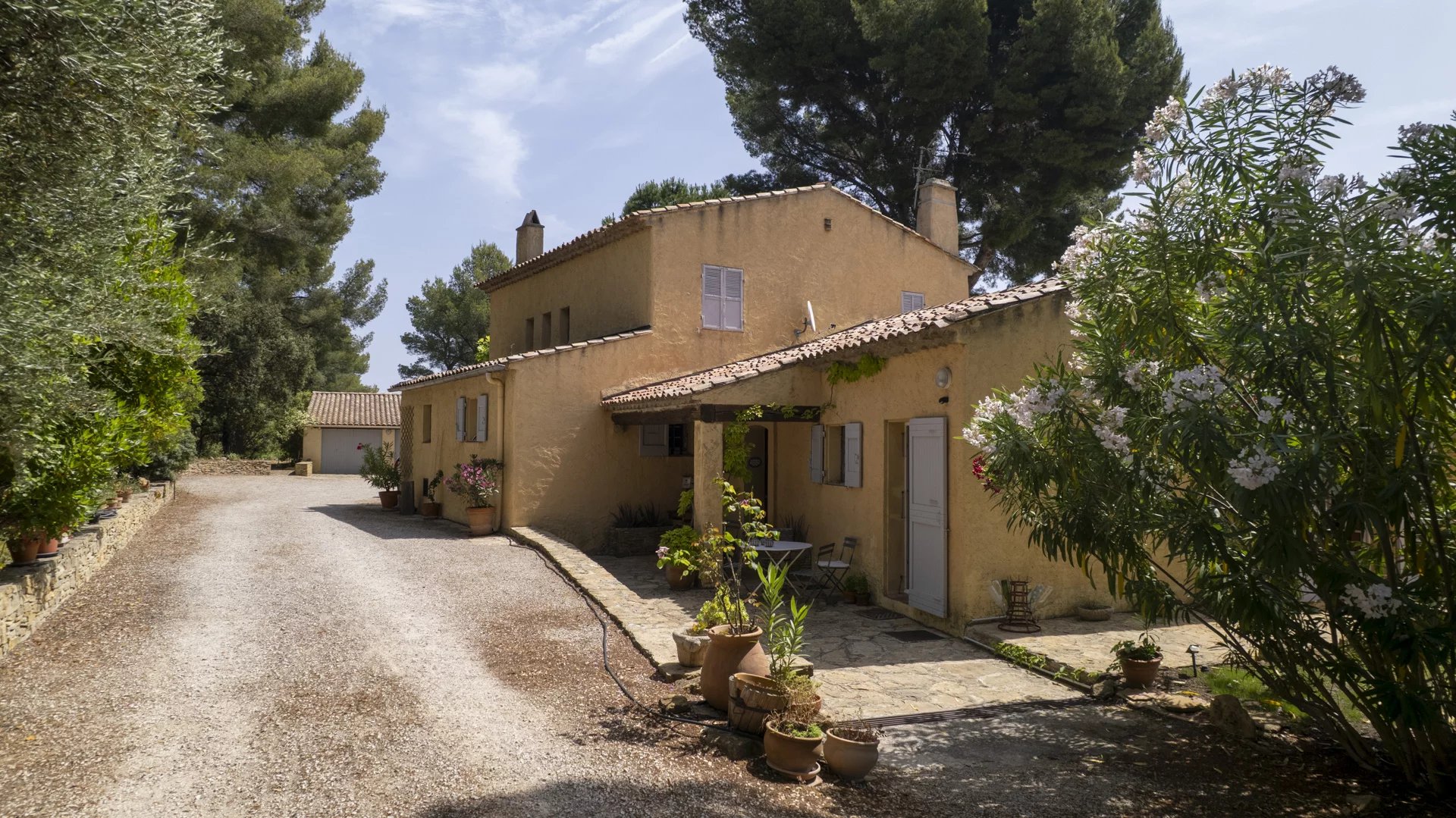 Photo 4 — PRIOR LUXURY HOUSE