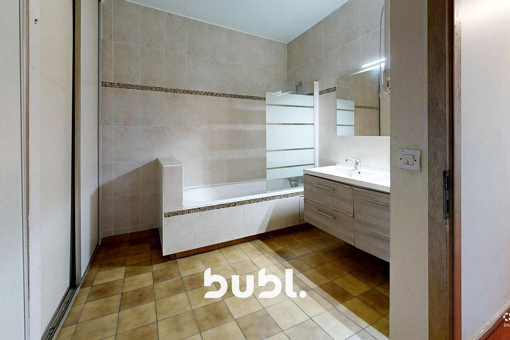 Photo 10 — Bubl