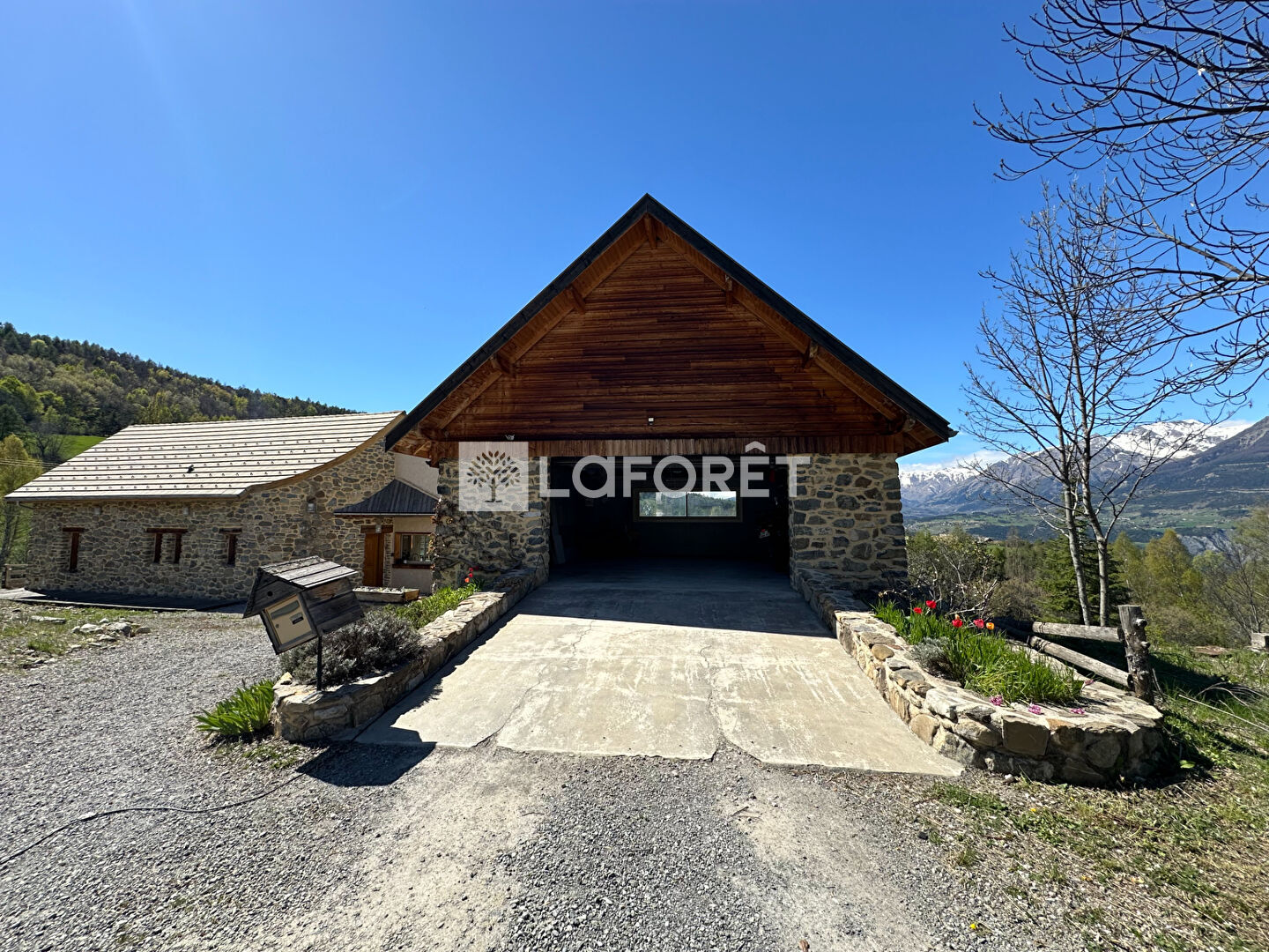 Photo 2 — LAFORET EMBRUN