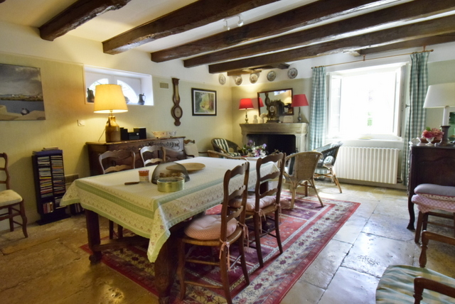 Photo 5 — Cabinet Ray