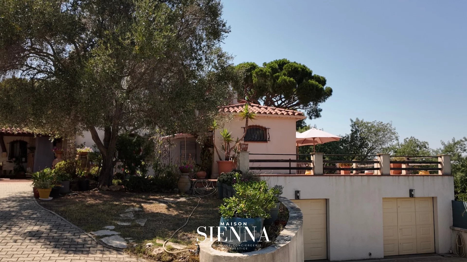 Photo 2 — Maison Sienna