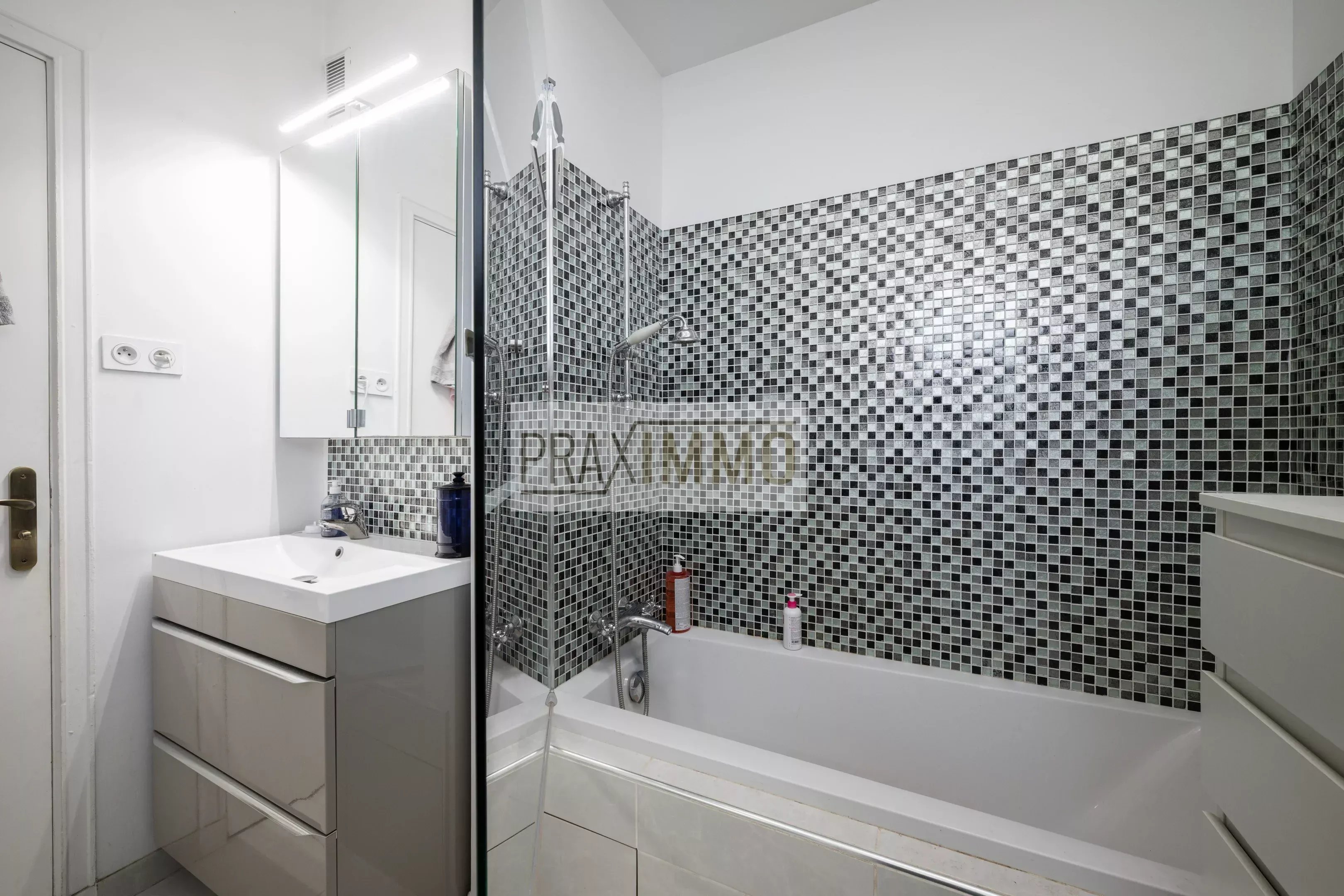 Photo 18 — Praximmo