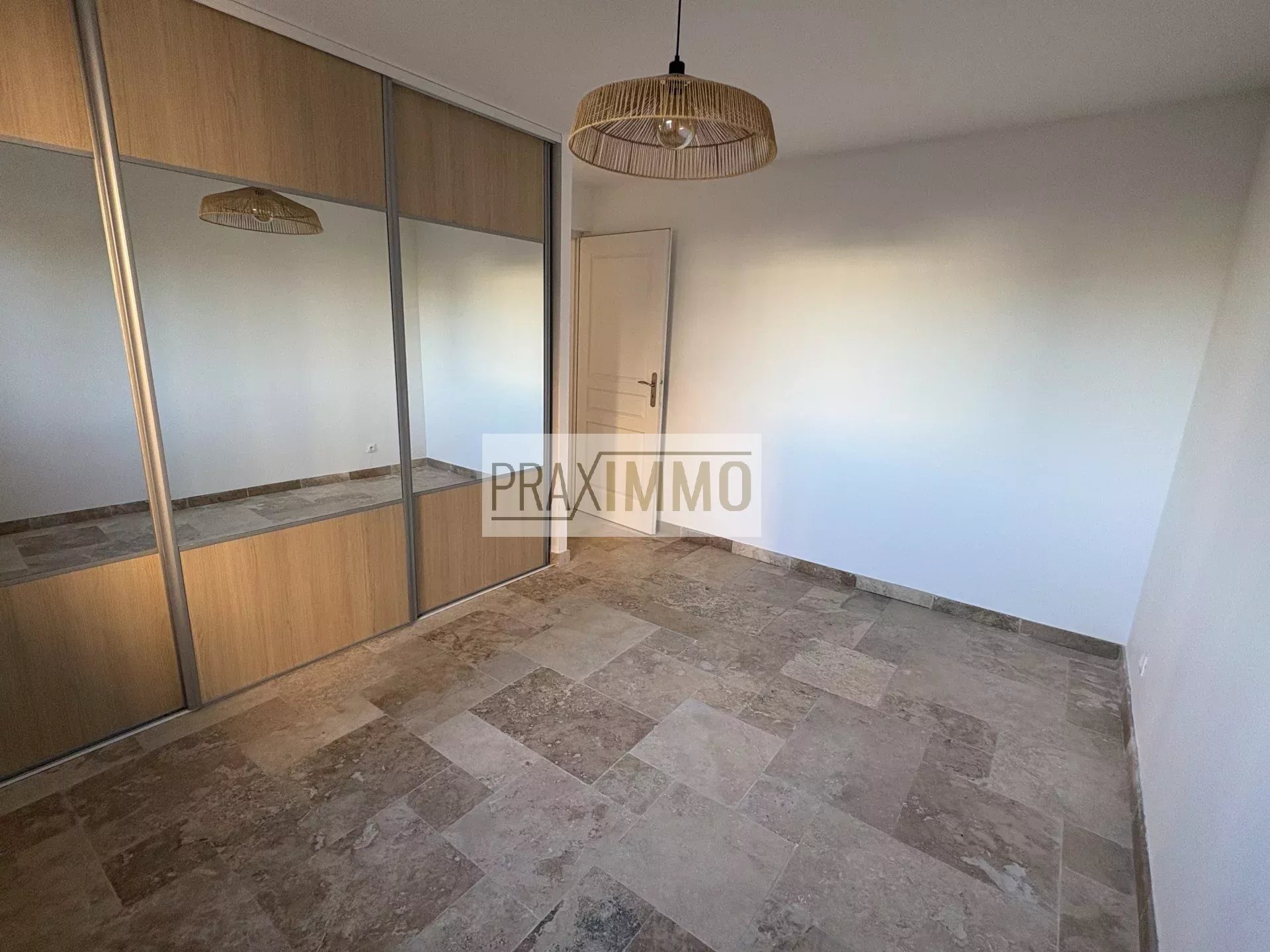 Photo 12 — Praximmo
