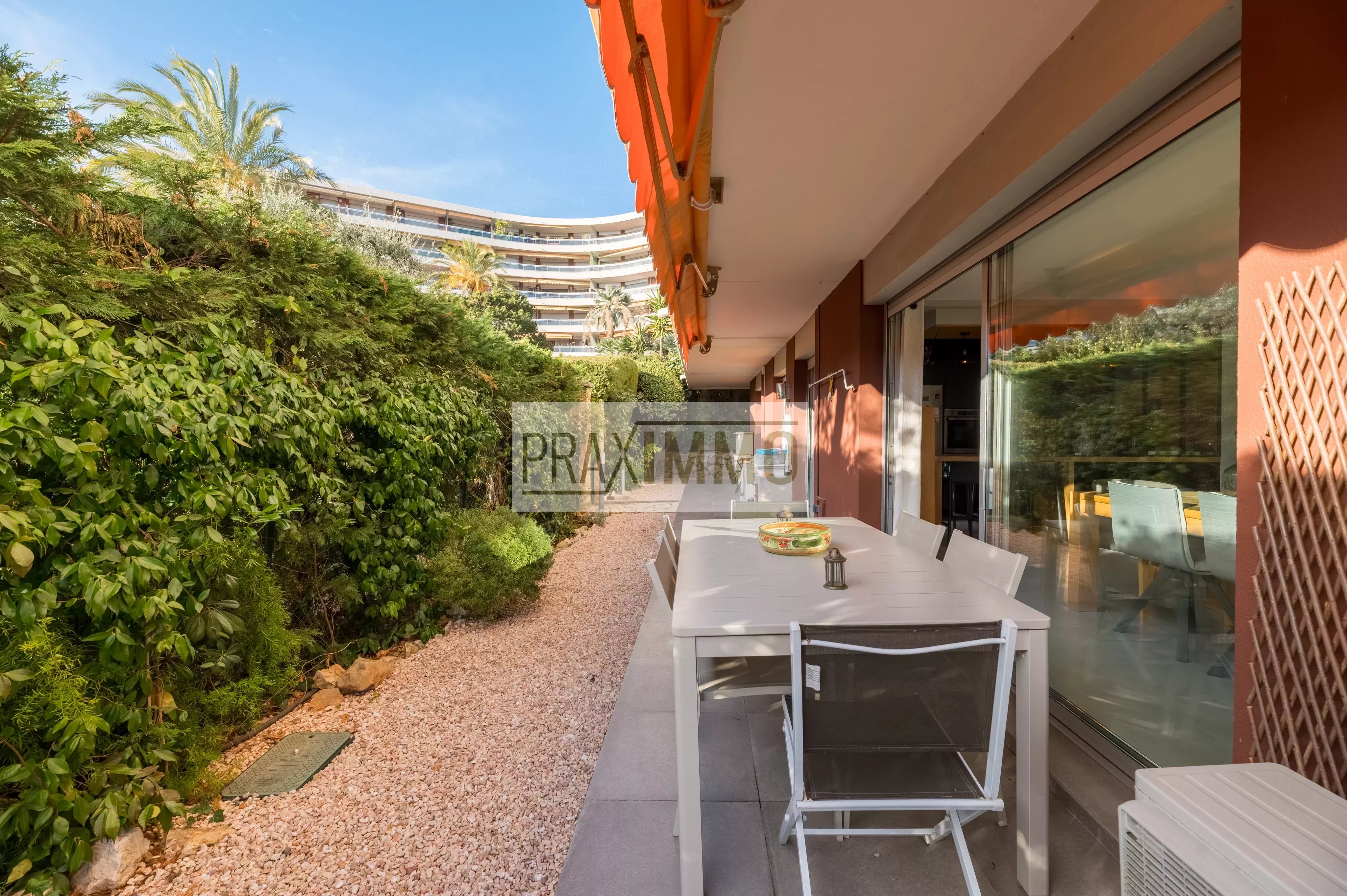 Photo 19 — Praximmo