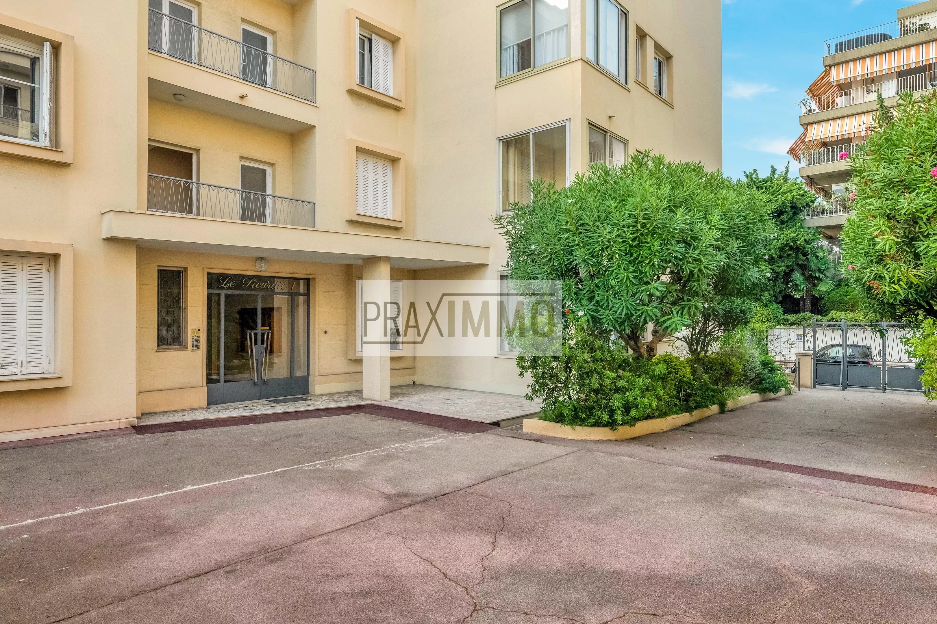 Photo 16 — Praximmo