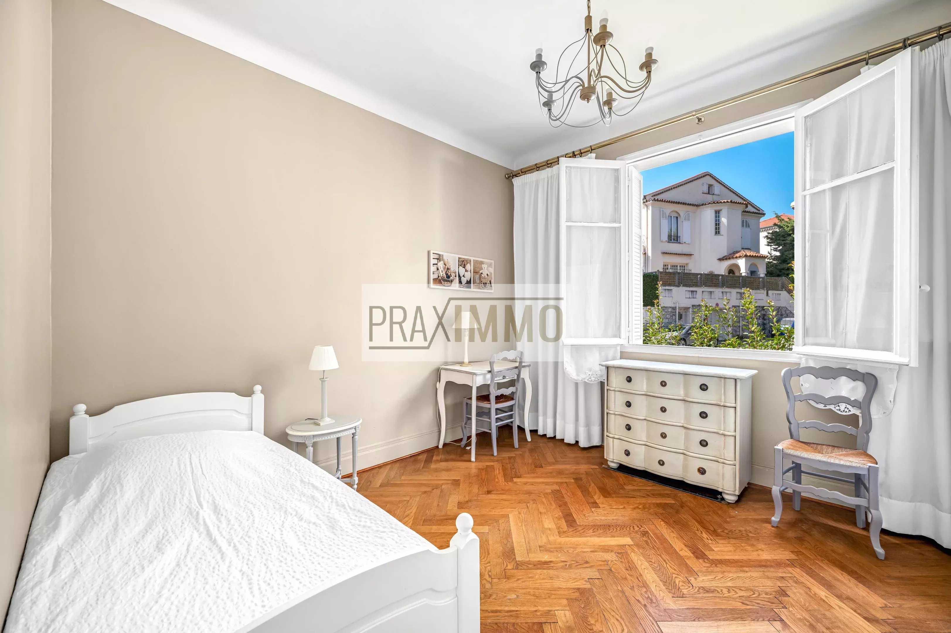 Photo 13 — Praximmo