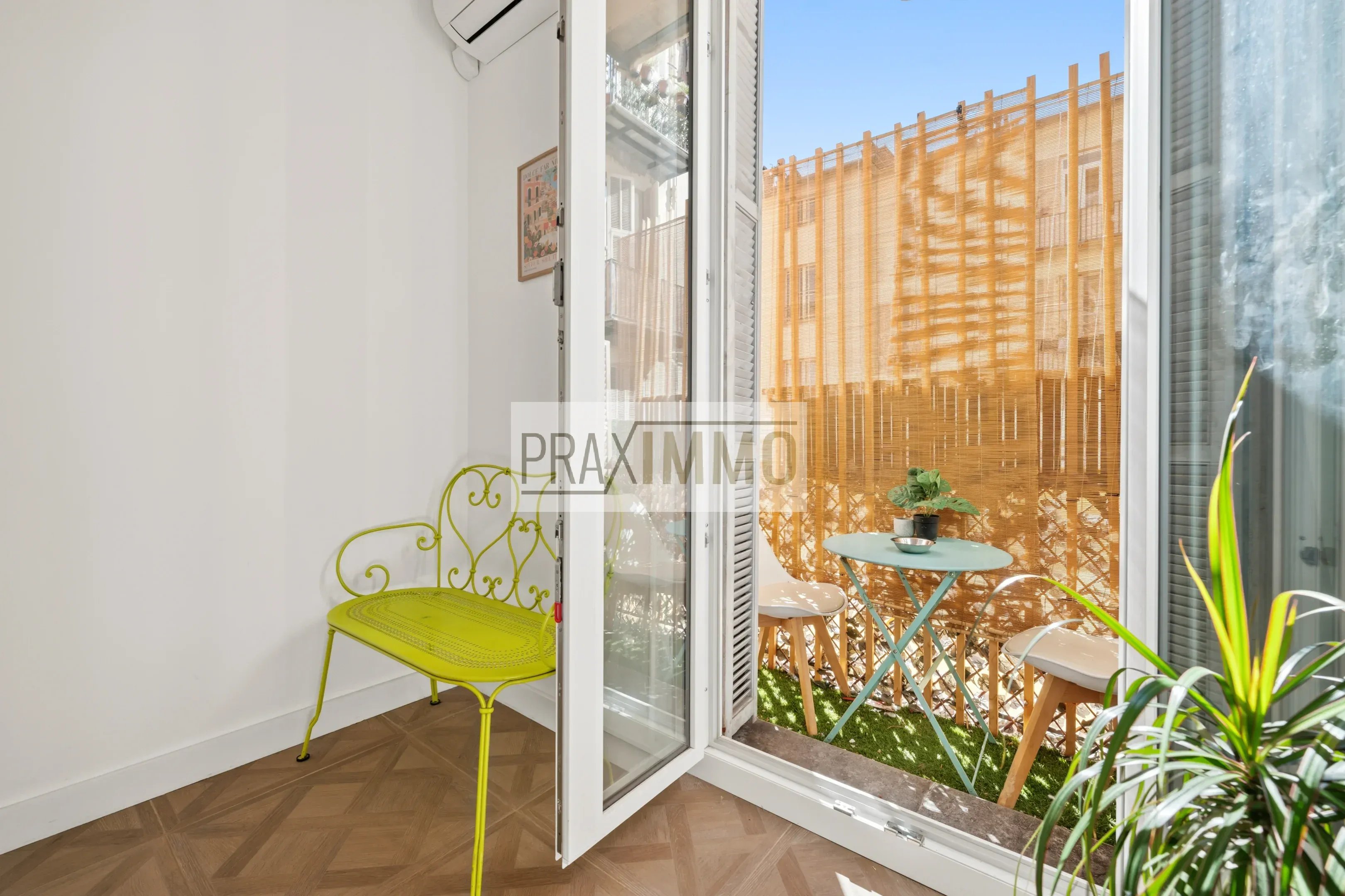 Photo 2 — Praximmo