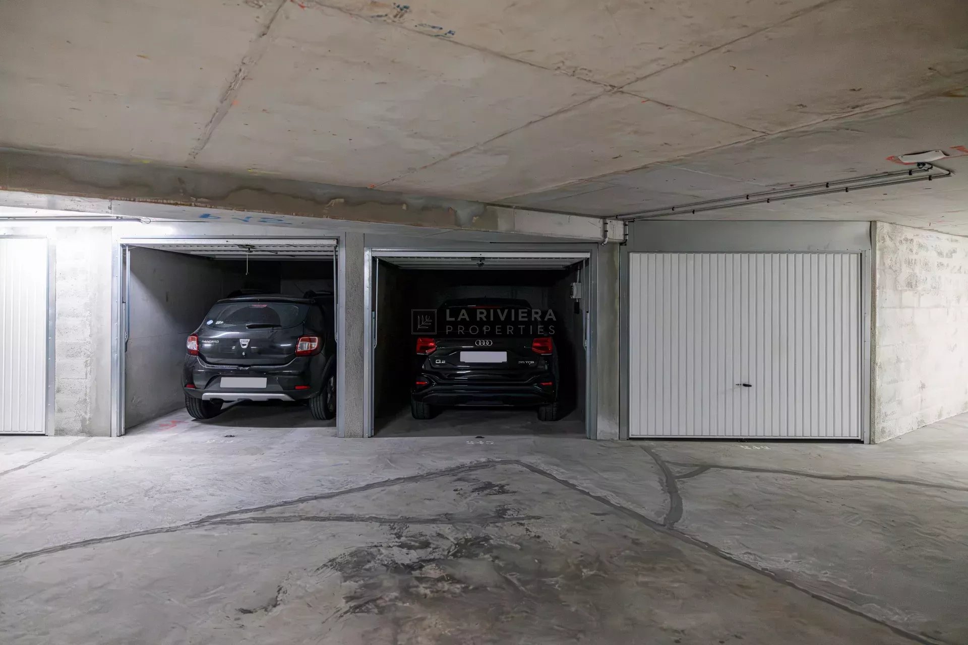 Photo 19 — LA RIVIERA PROPERTIES